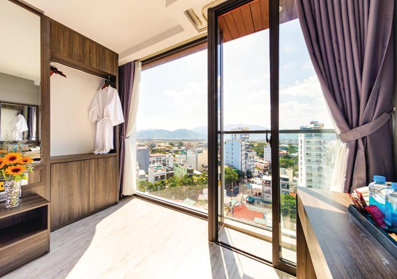 Deluxe Double or Twin Room with City View - Photo 10