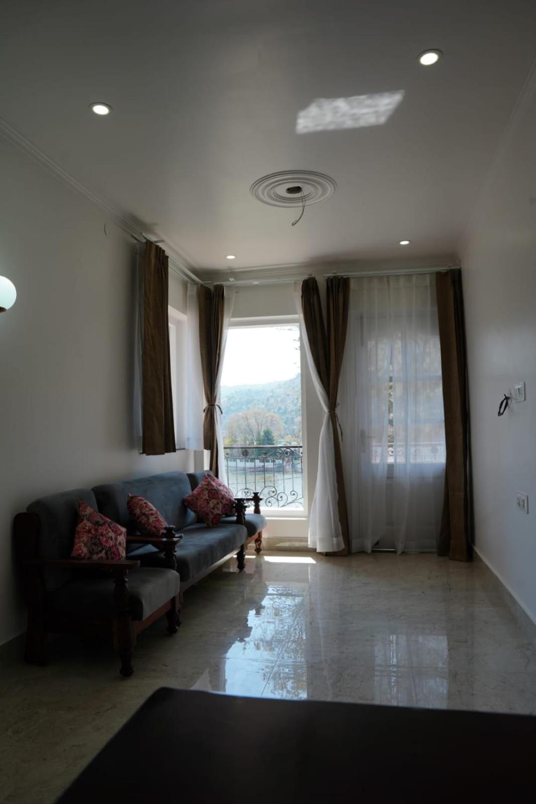 Double Room with Lake View photo 1