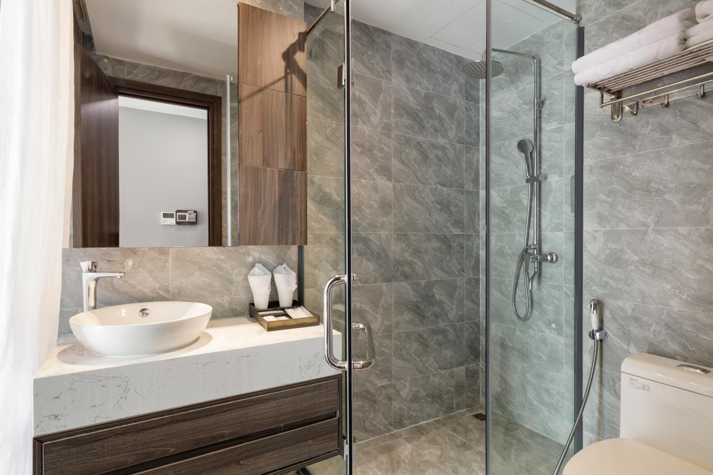 Deluxe Double or Twin Room with City View - Photo 15
