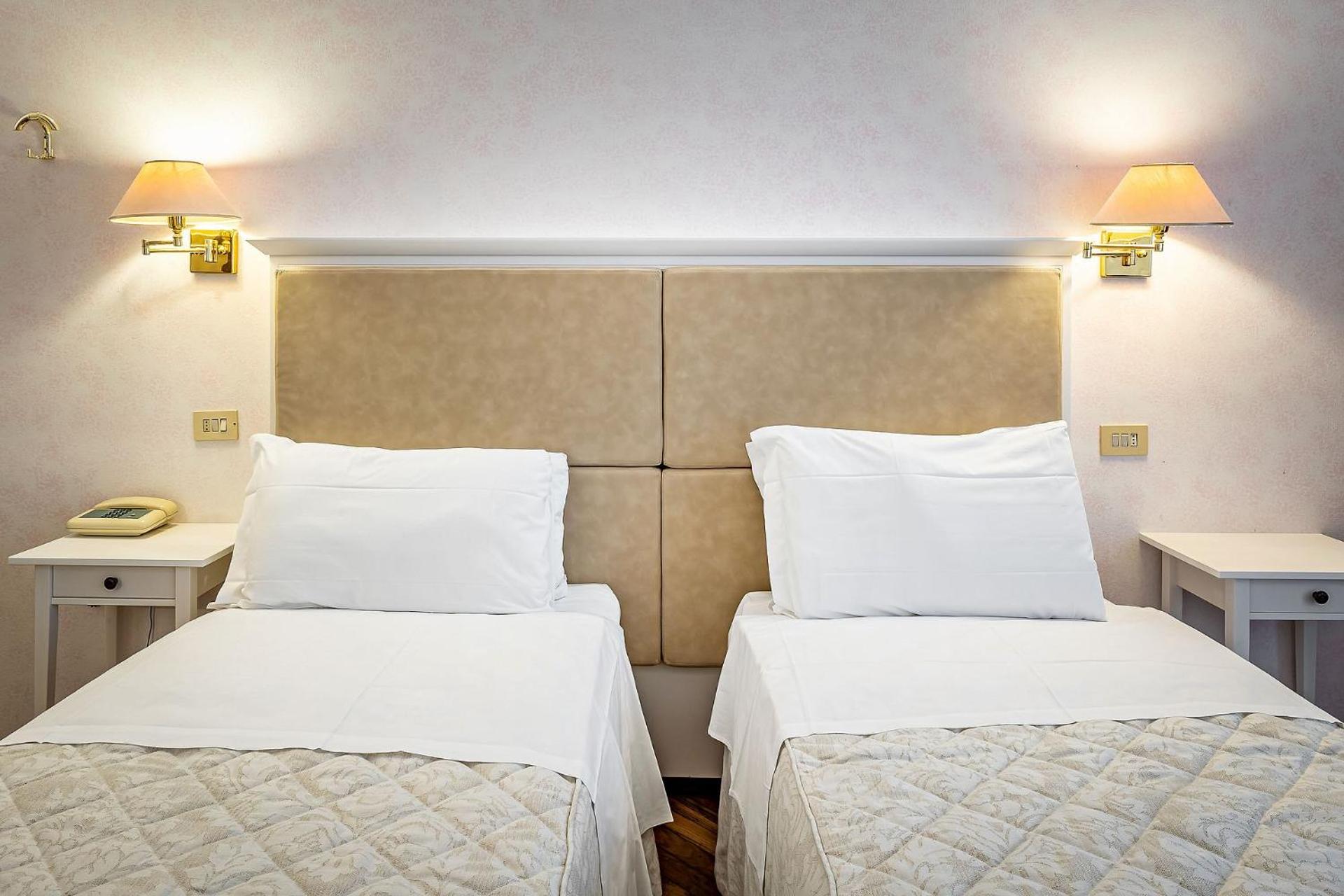 Double Room - Photo 6
