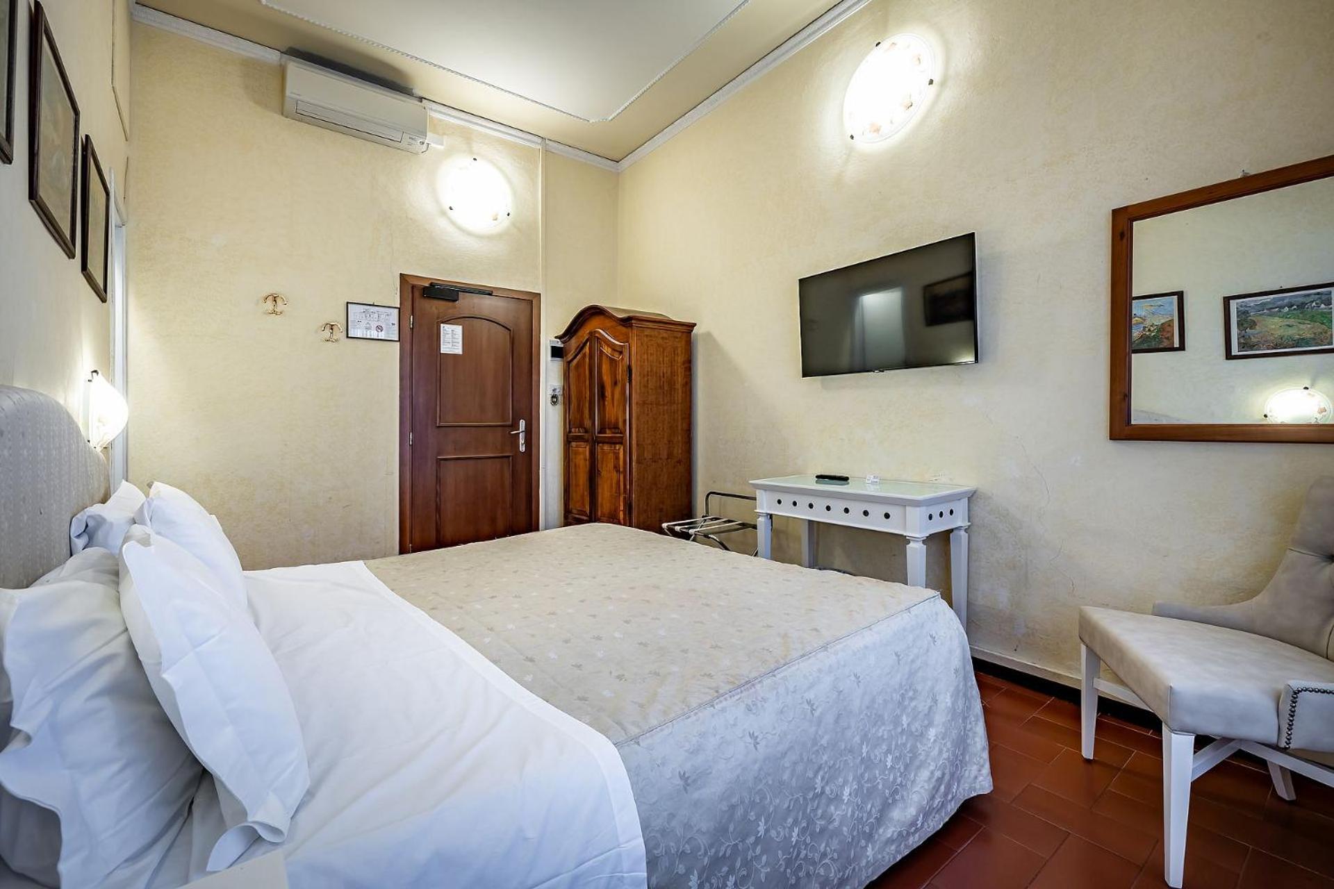 Double Room - Photo 25