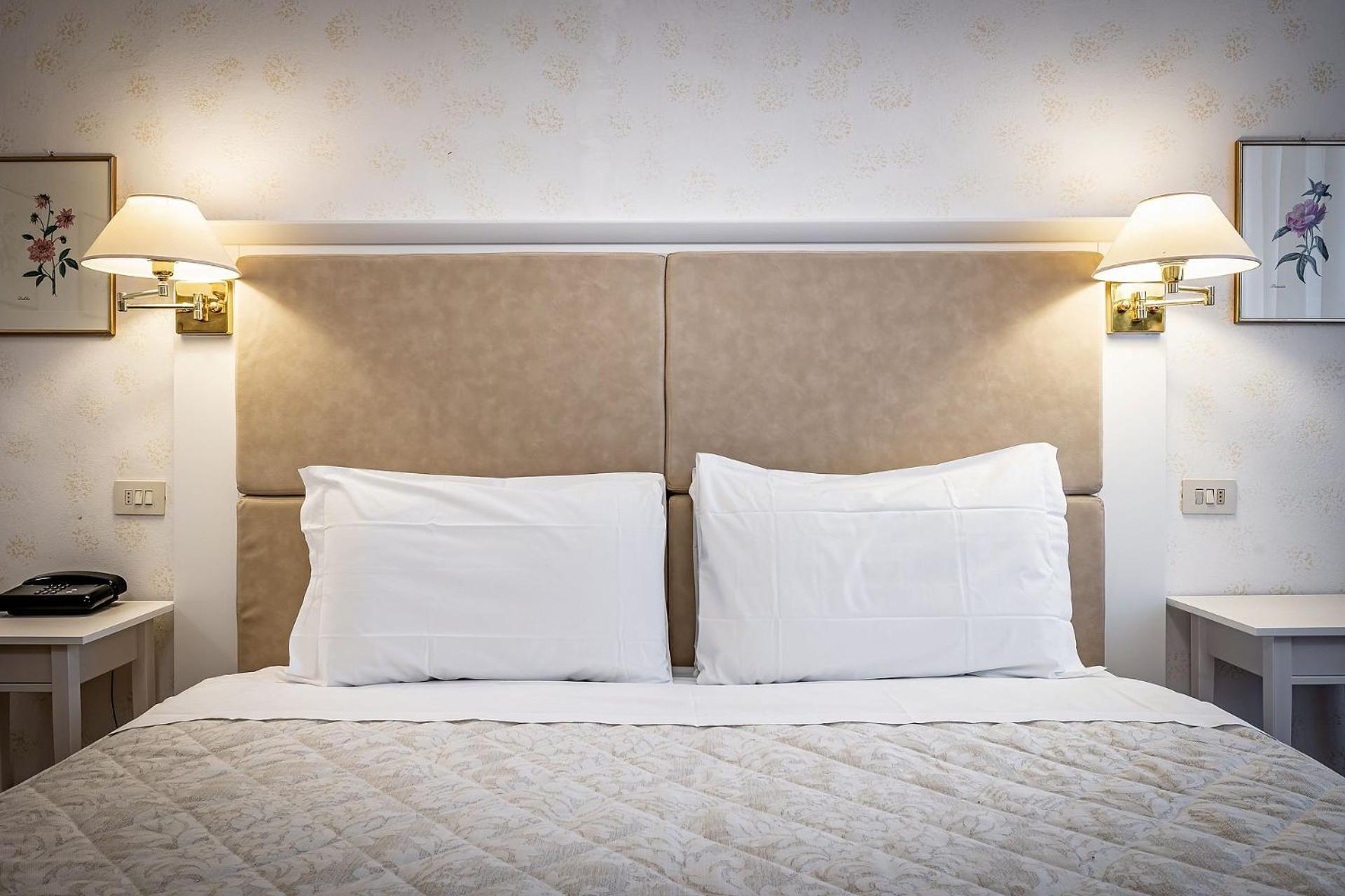 Double Room - Photo 14