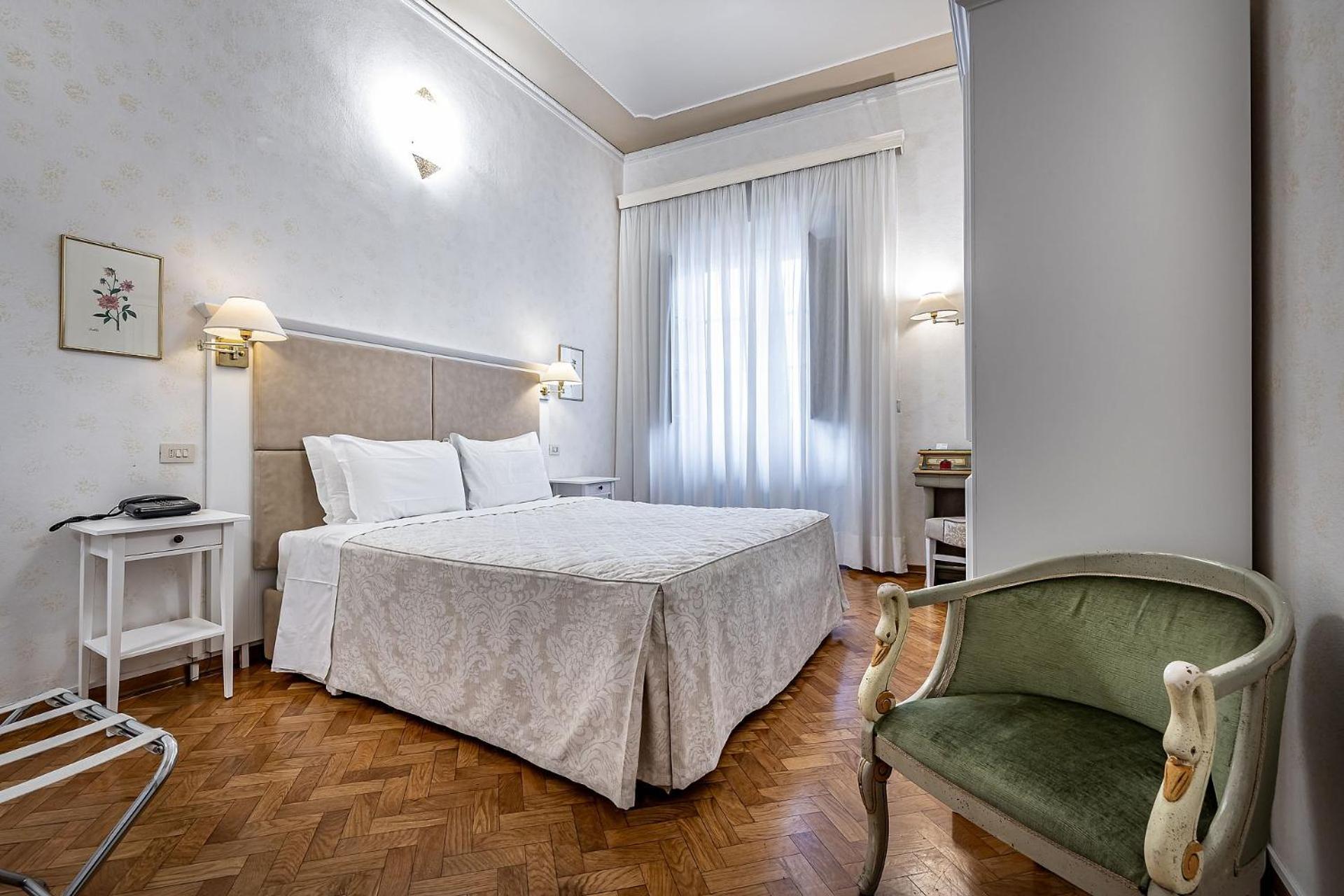 Double Room - Photo 13