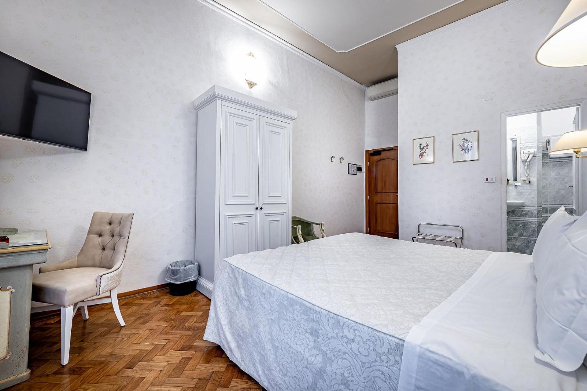 Double Room - Photo 26