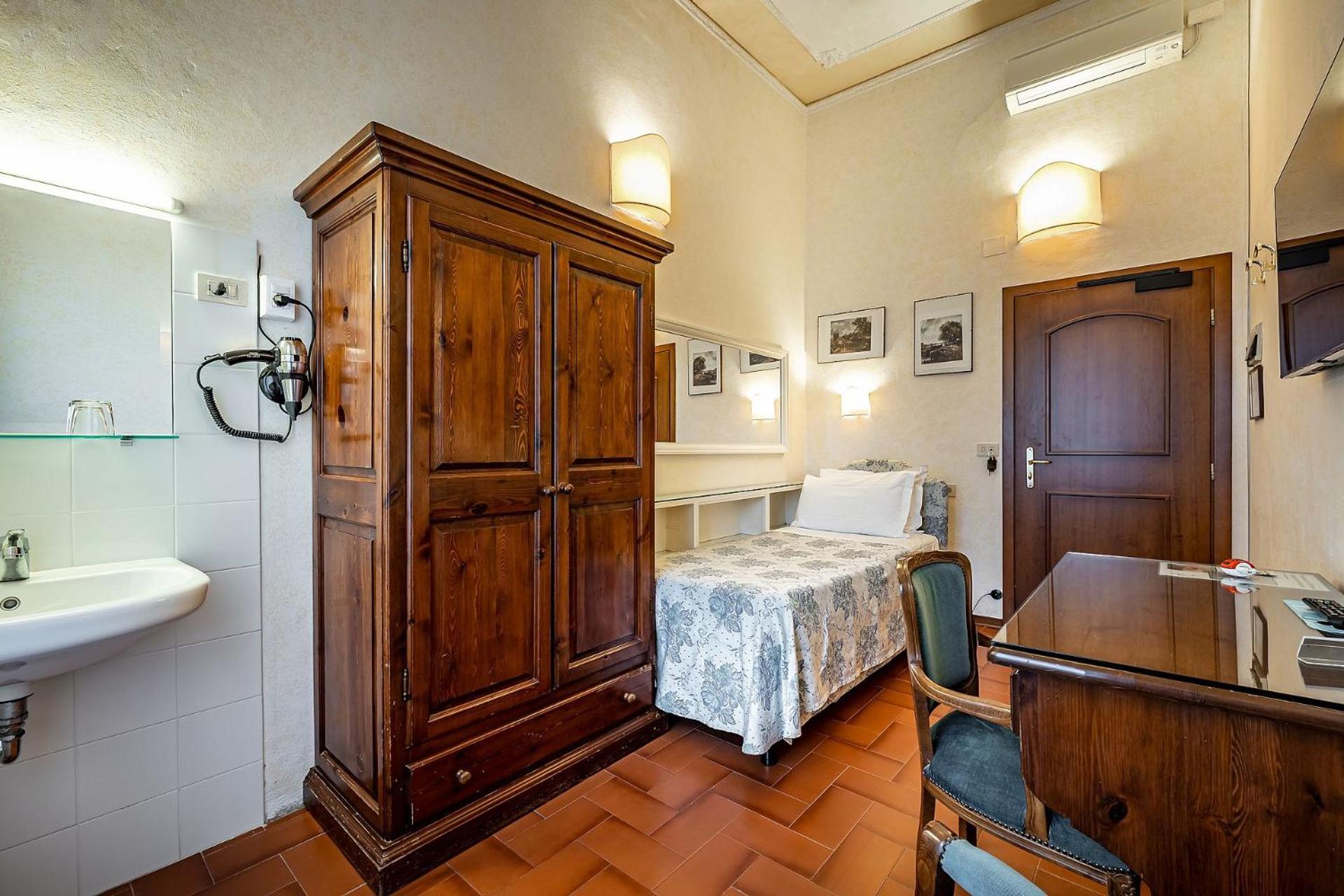 Single Room with Private External Bathroom