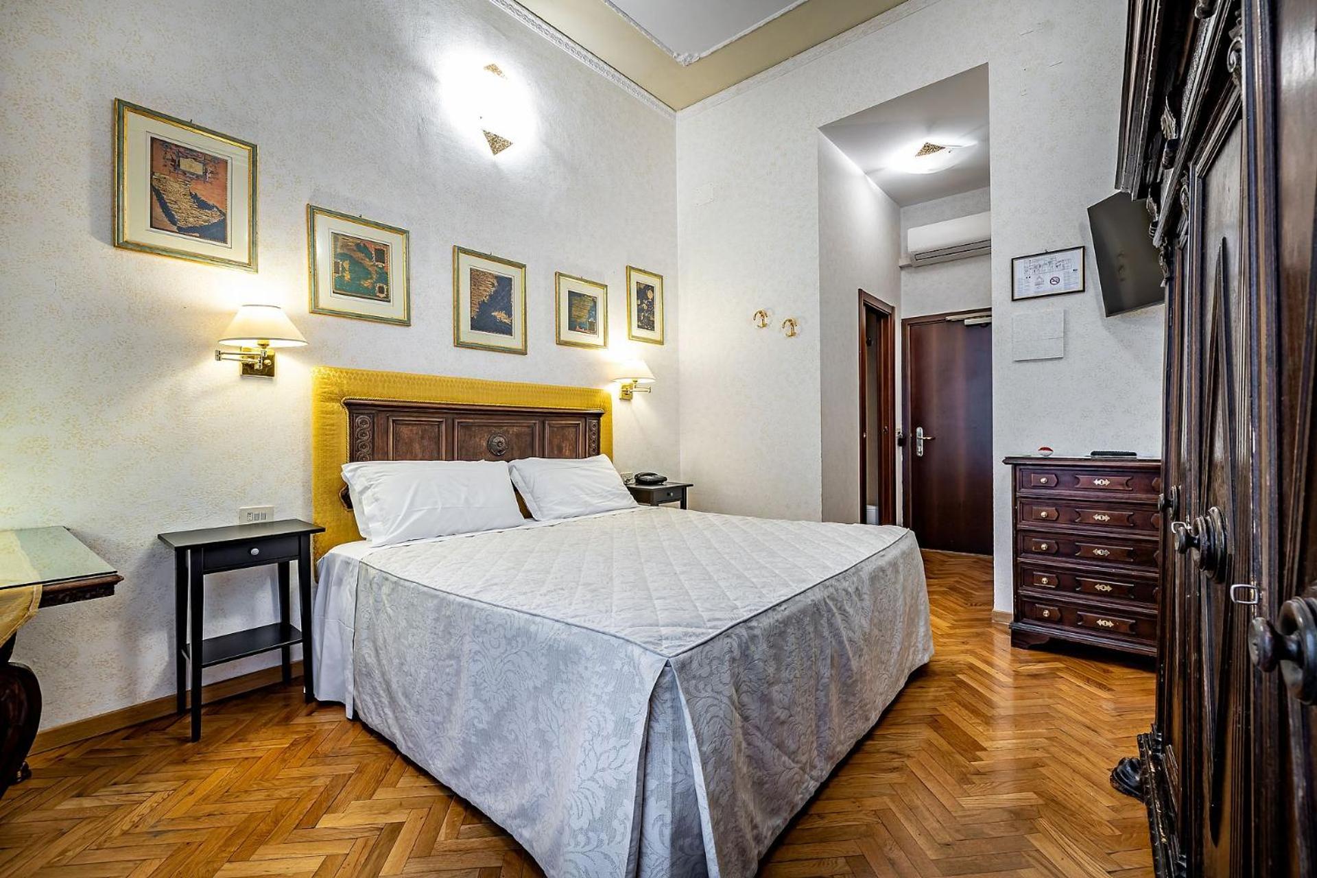 Double Room - Photo 5