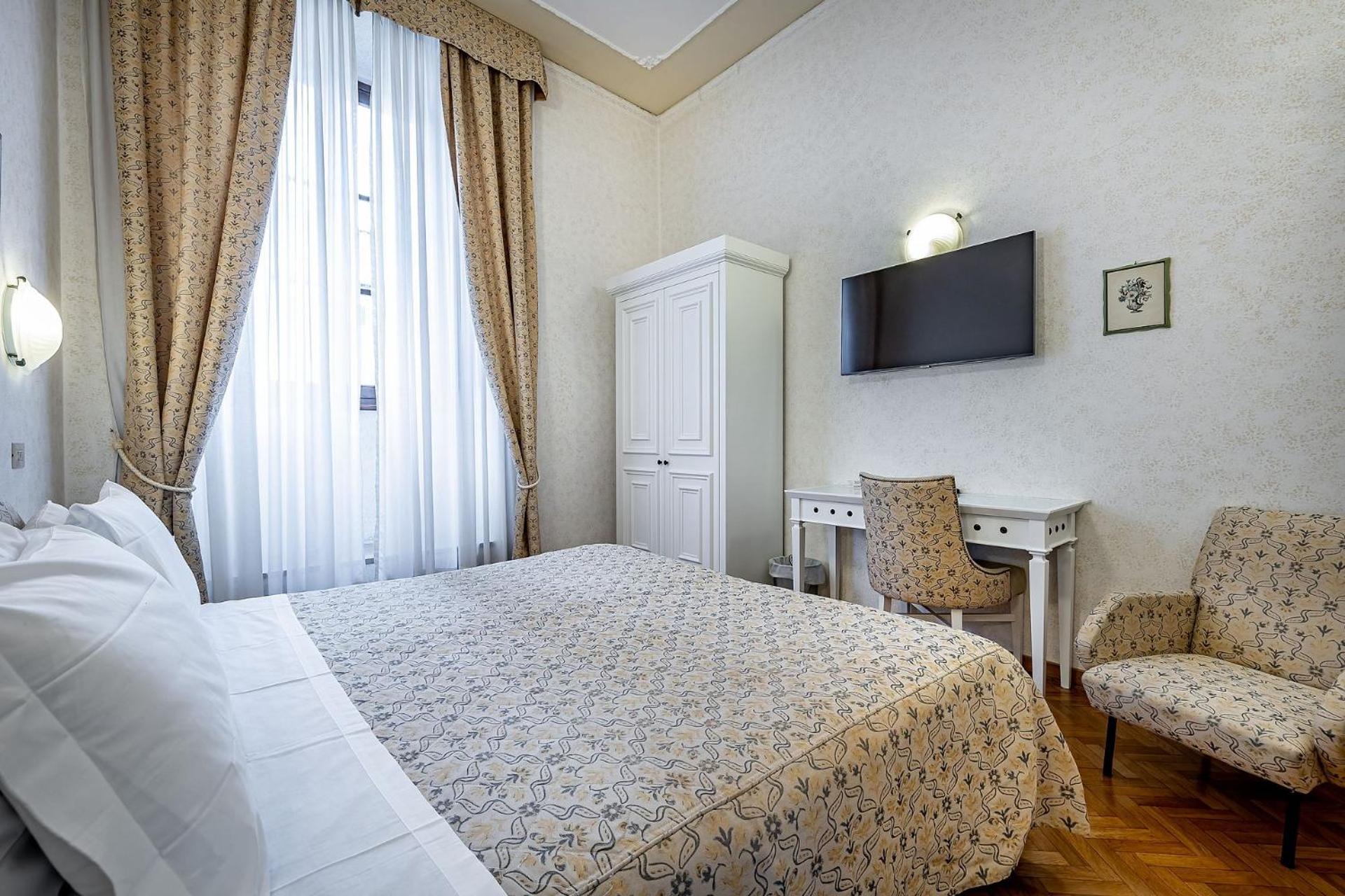 Double Room - Photo 8
