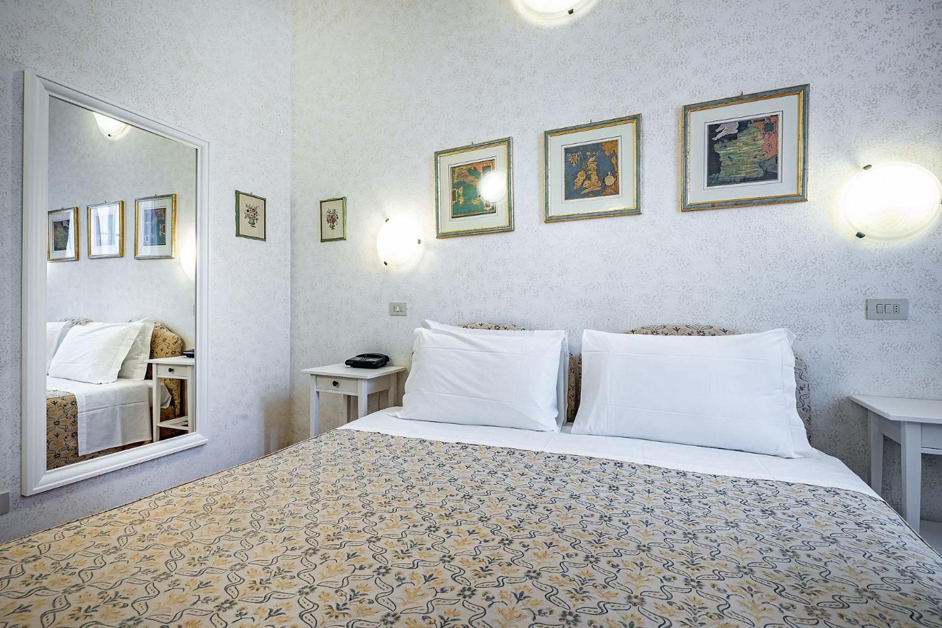 Double Room - Photo 10