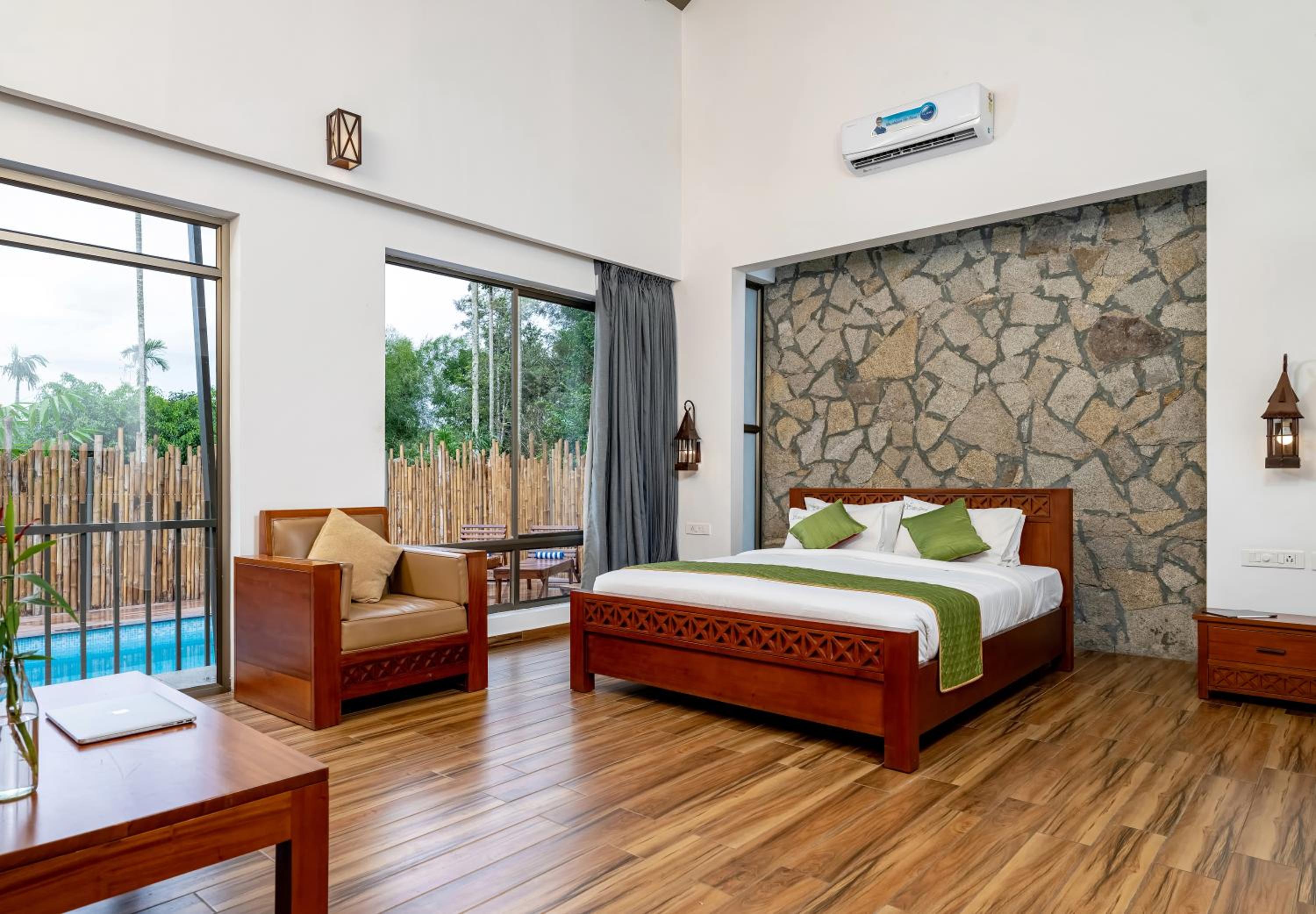 Villa with Private Pool - Photo 5