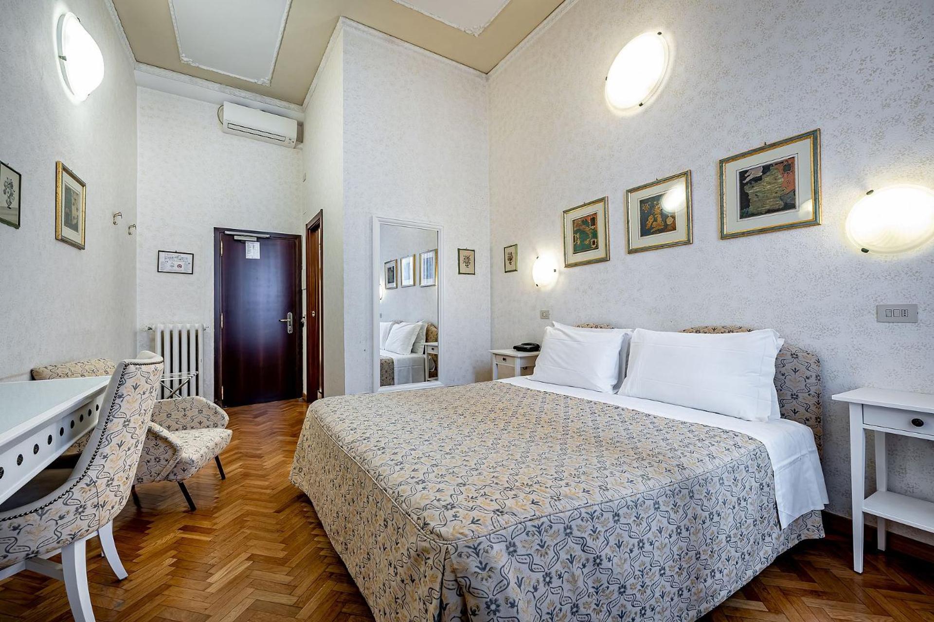 Double Room - Photo 15