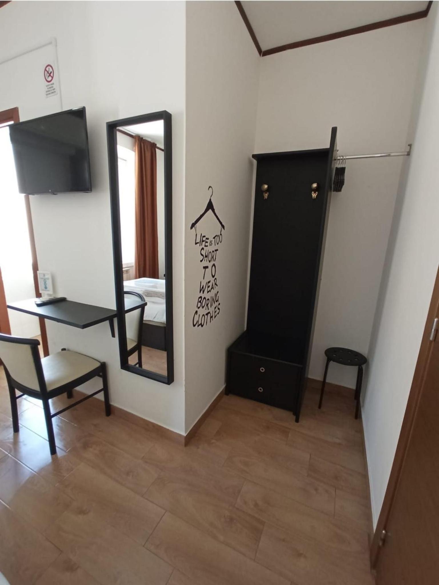 Twin Room with Private Bathroom - Photo 1