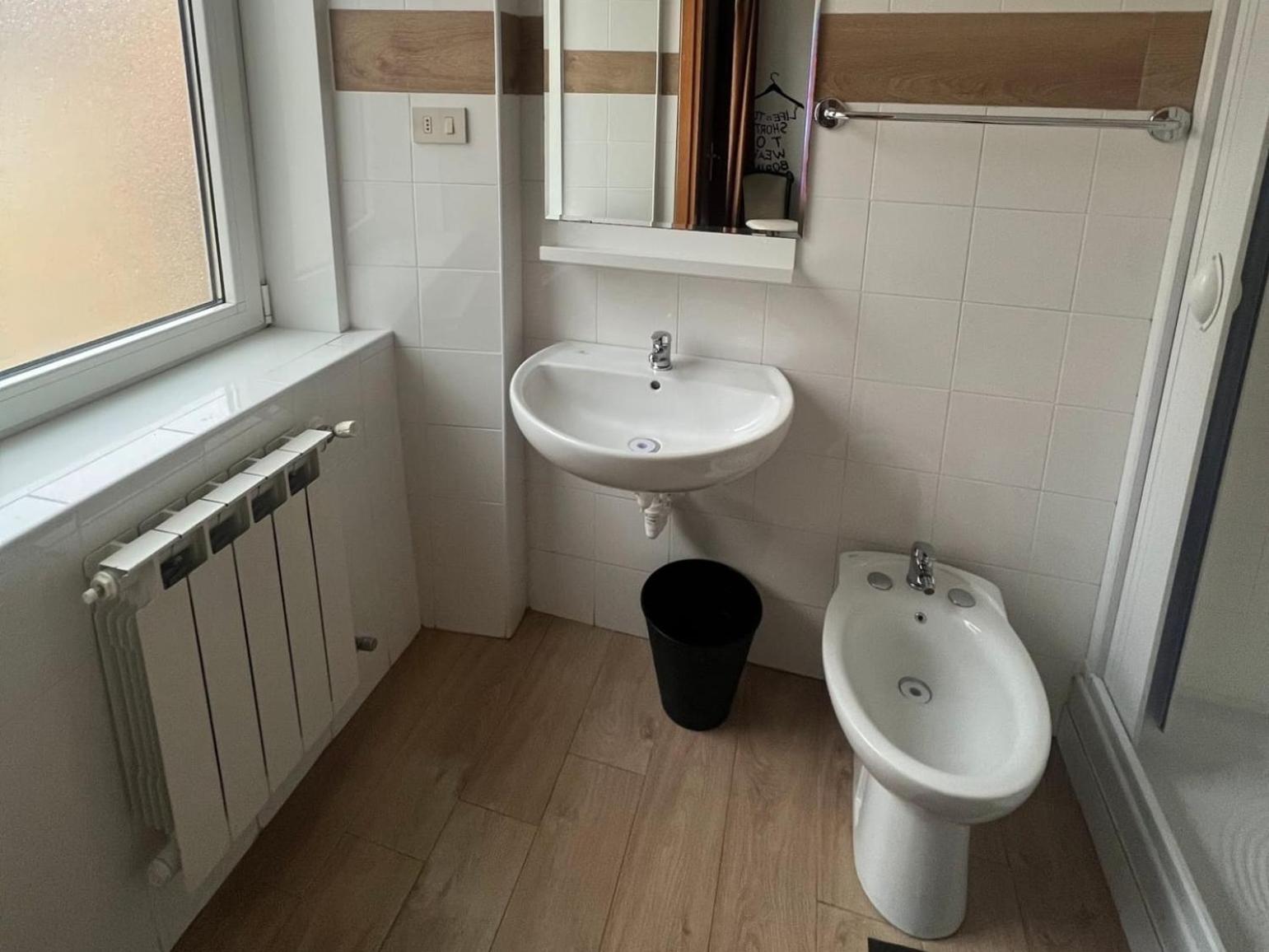 Twin Room with Private Bathroom - Photo 15
