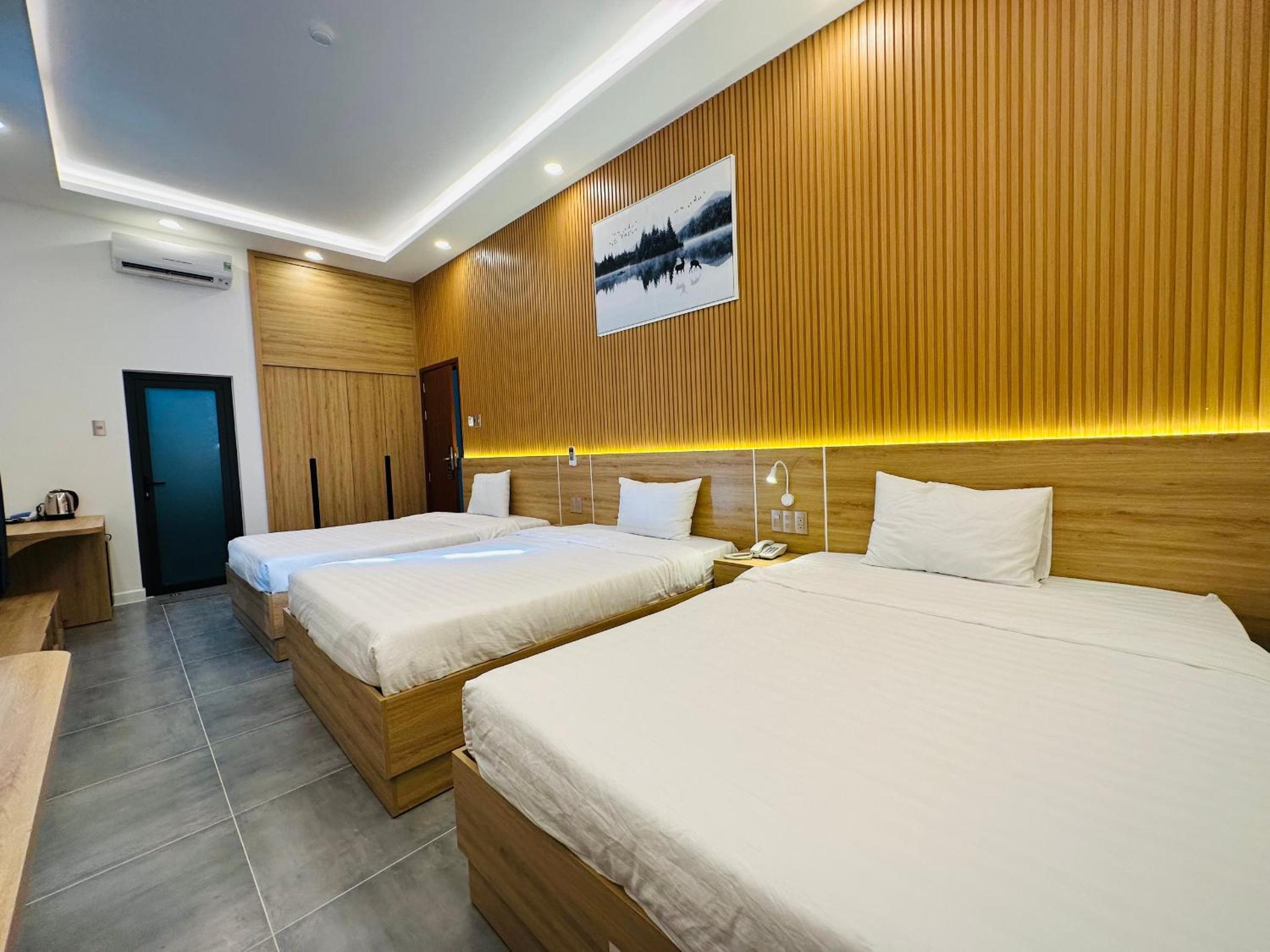 Deluxe Family Room