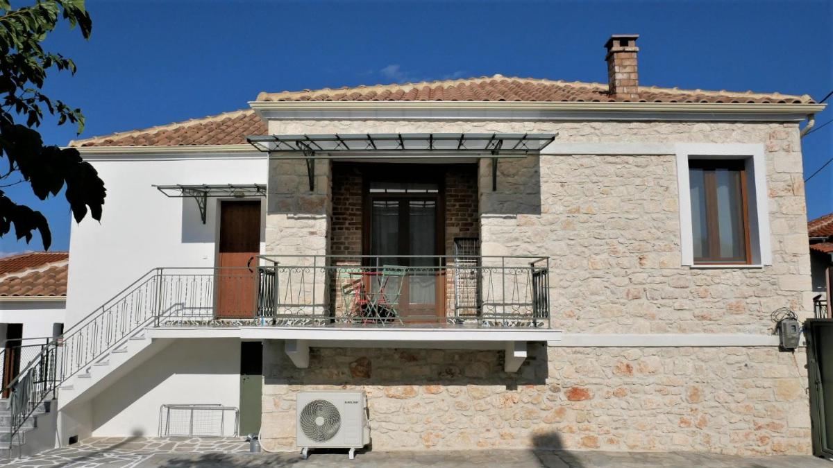 Three-Bedroom House photo 2