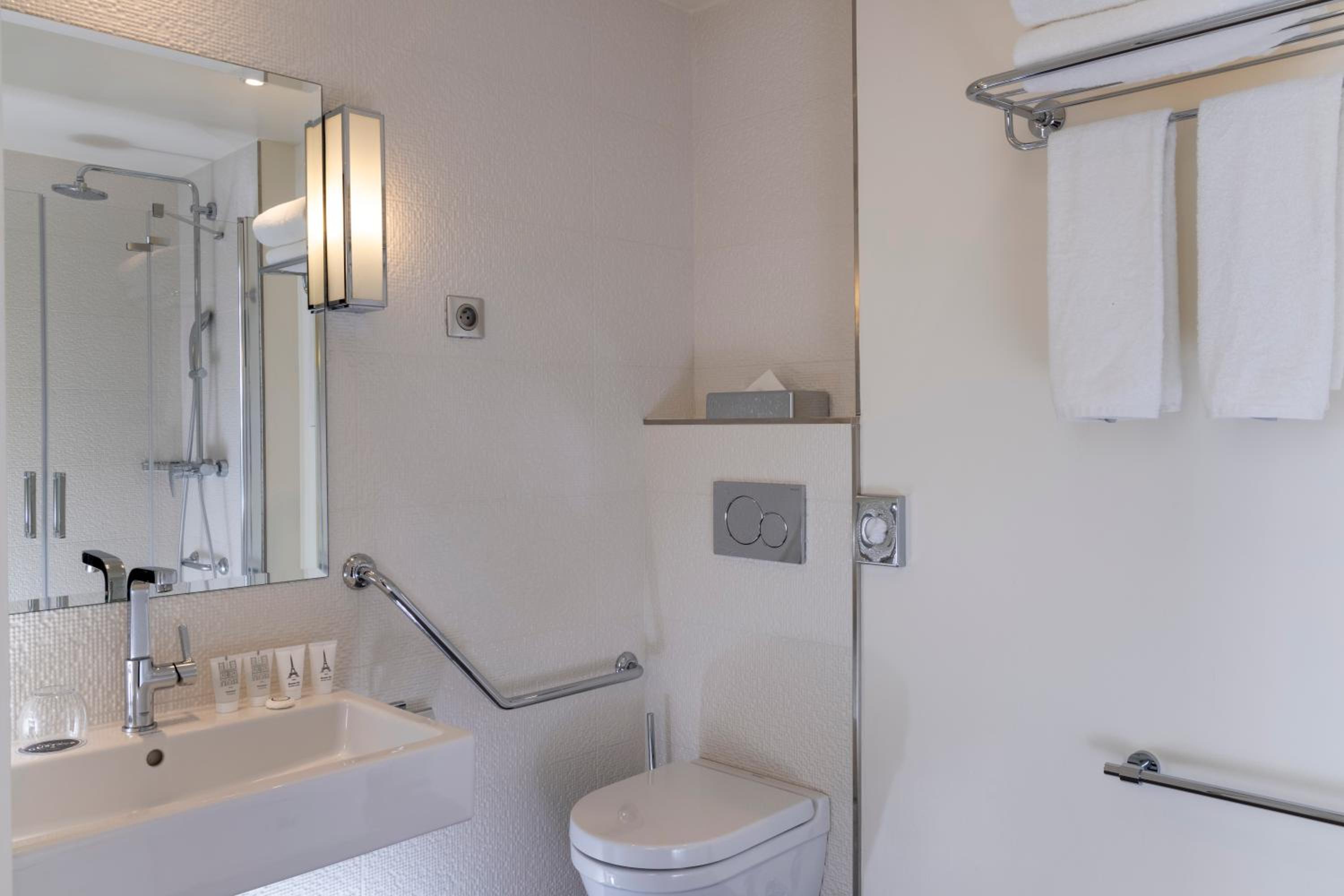 Double Room - Disability Access photo 3