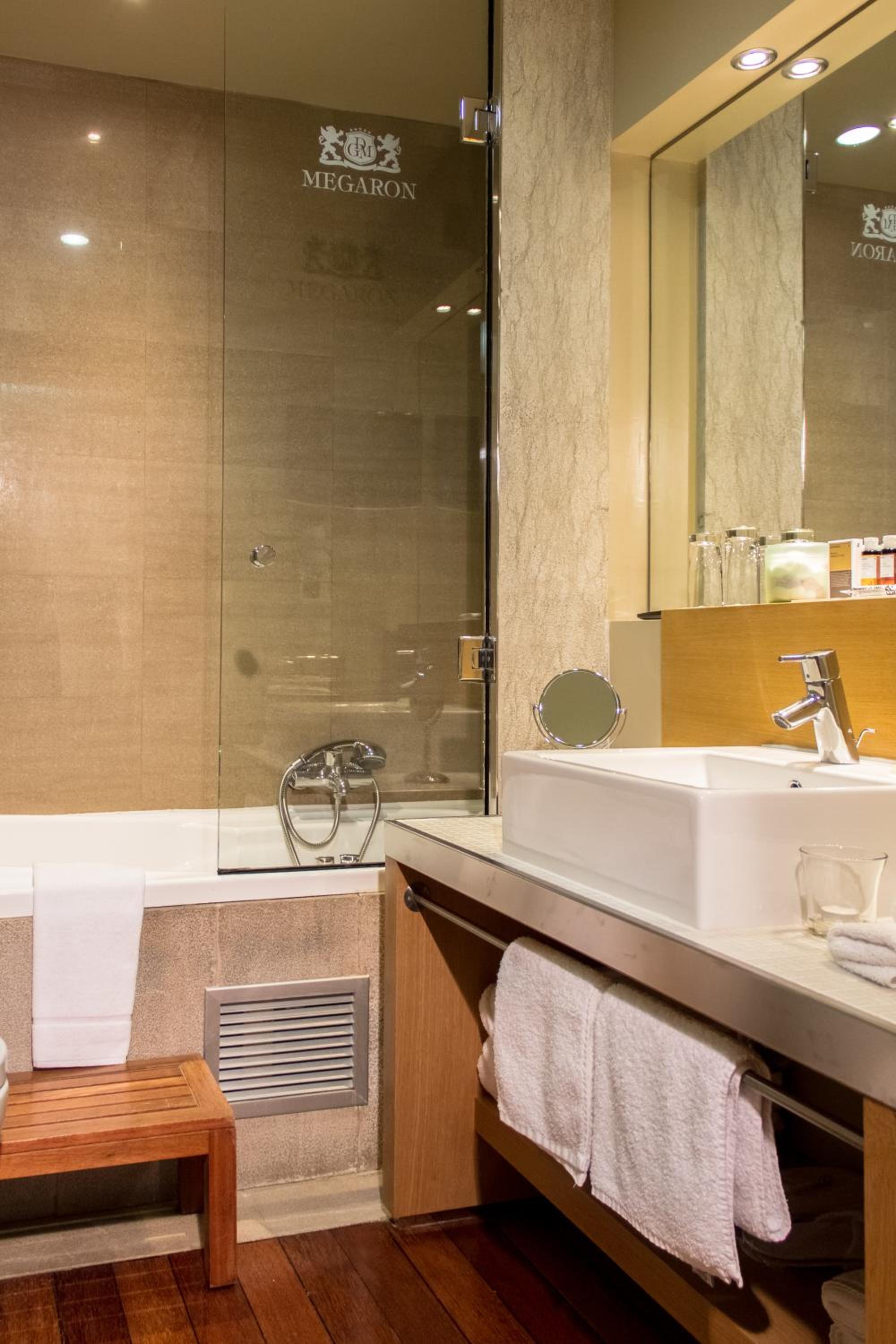 Executive Double Room with Urban View - Photo 2