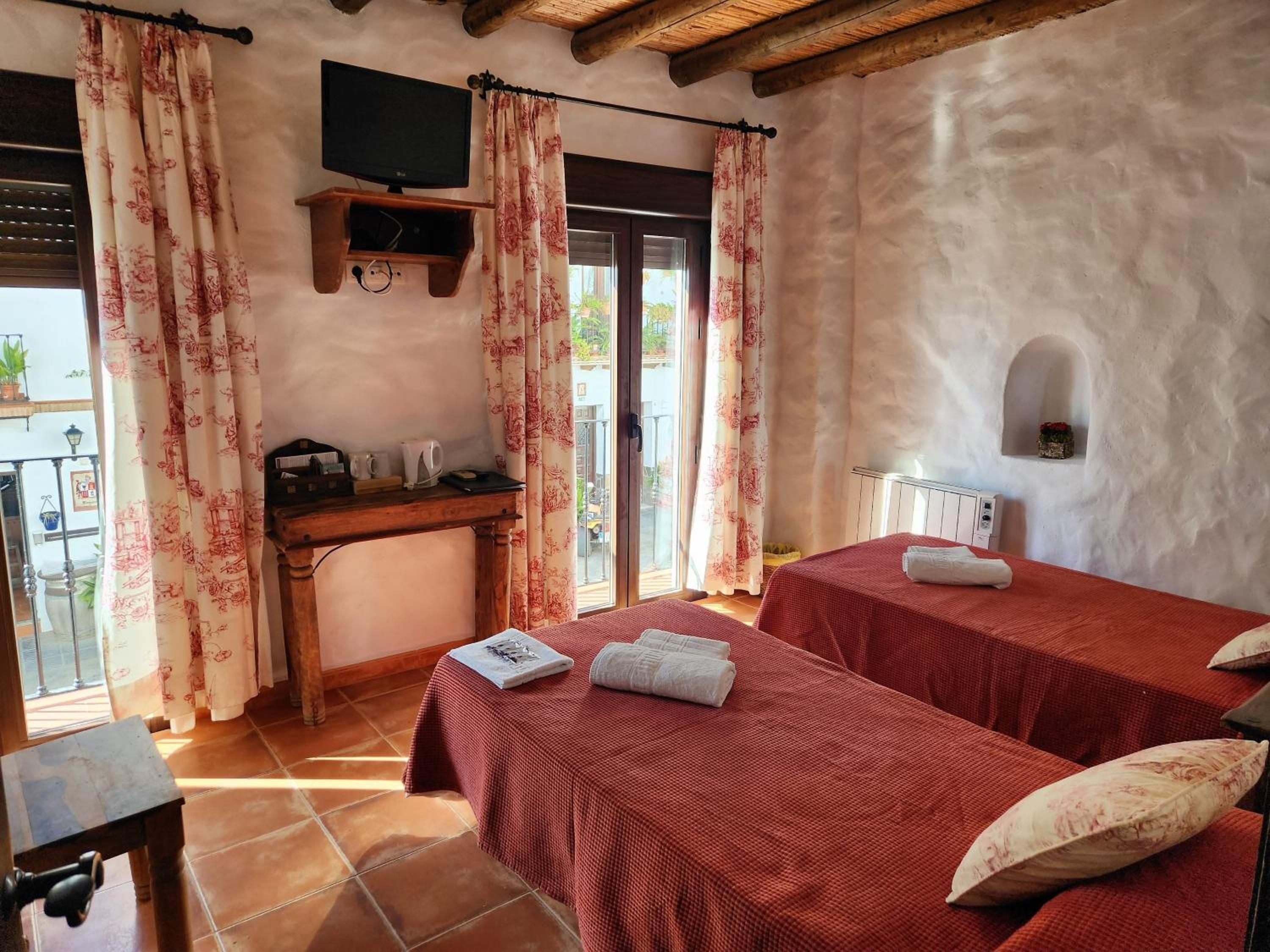 Standard Double or Twin Room - Photo 3