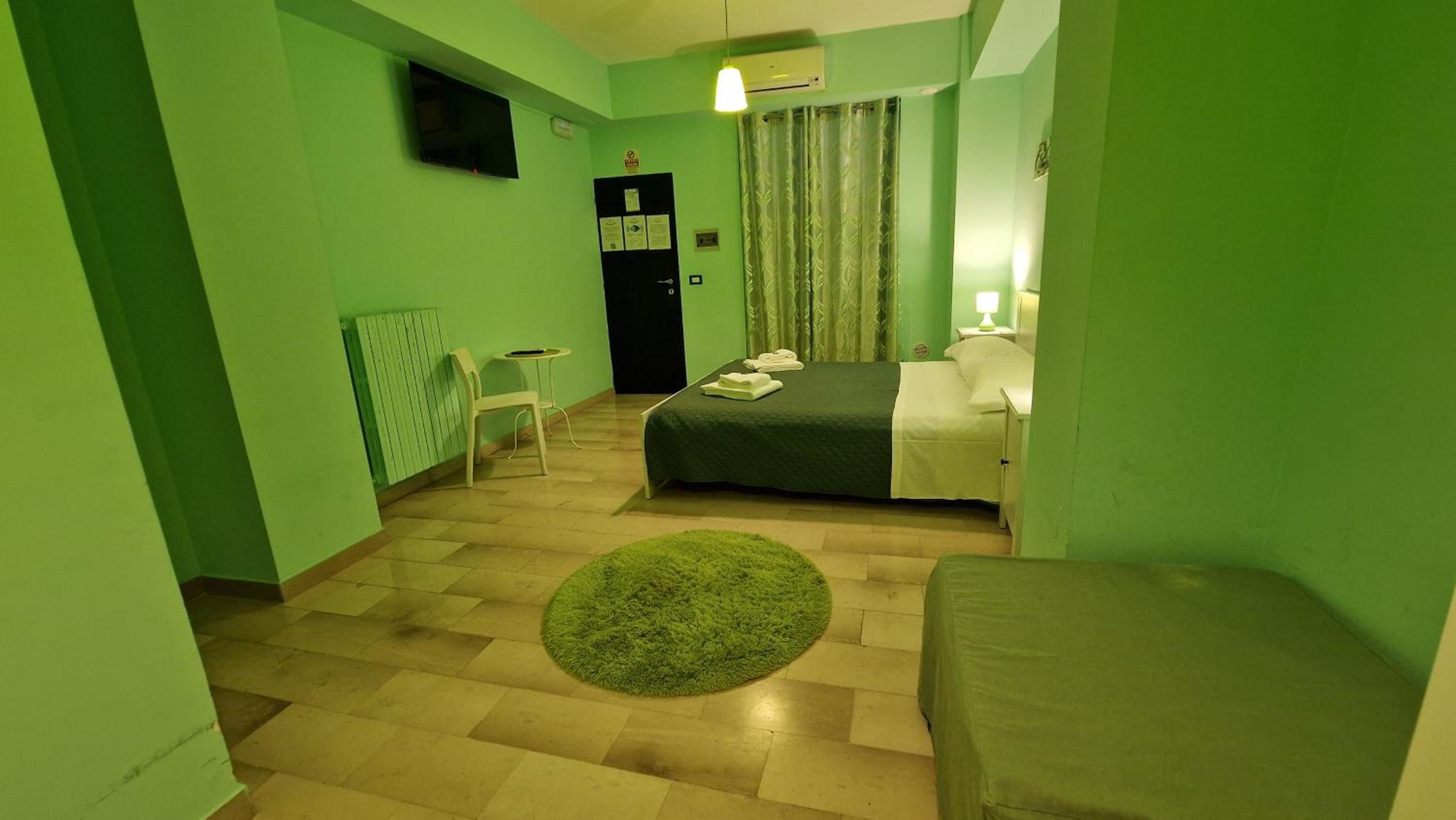 Deluxe Room with Private Bathroom photo 2