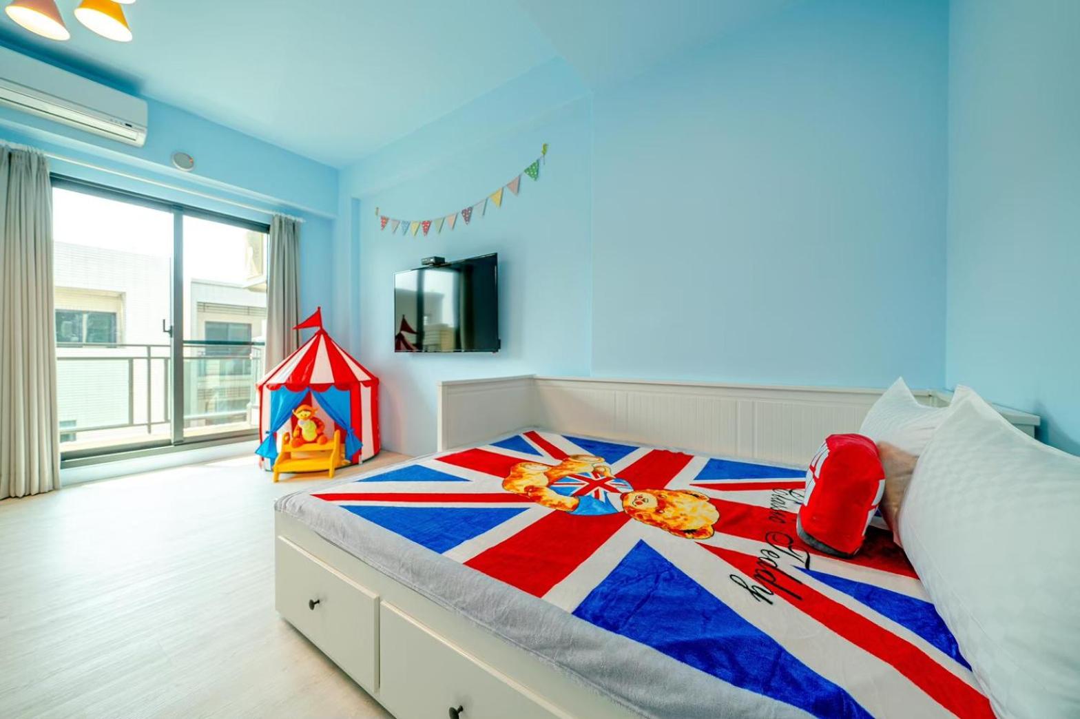 Quadruple Room with Balcony photo 3