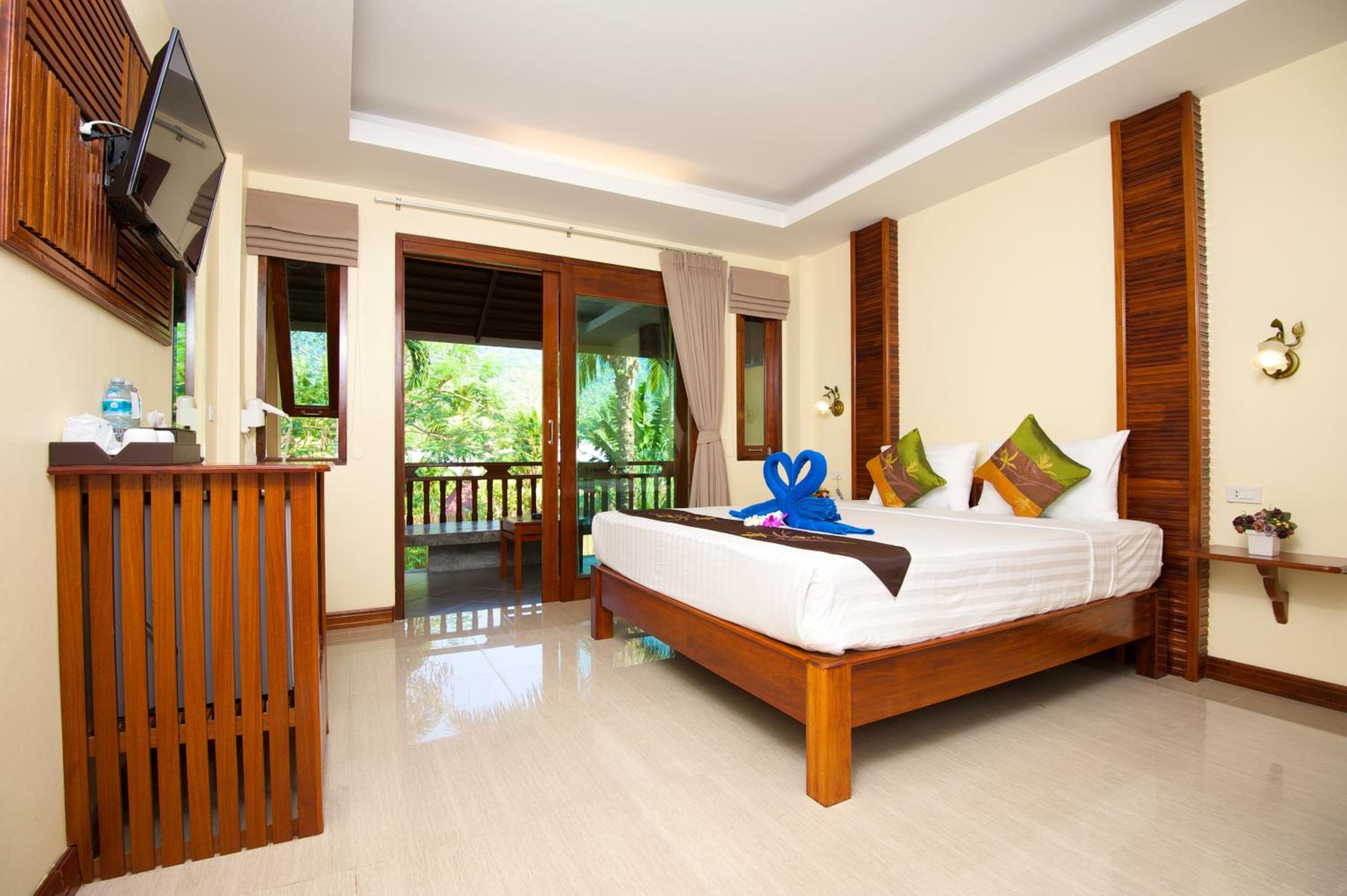 Family Room with Mountain View - Photo 8