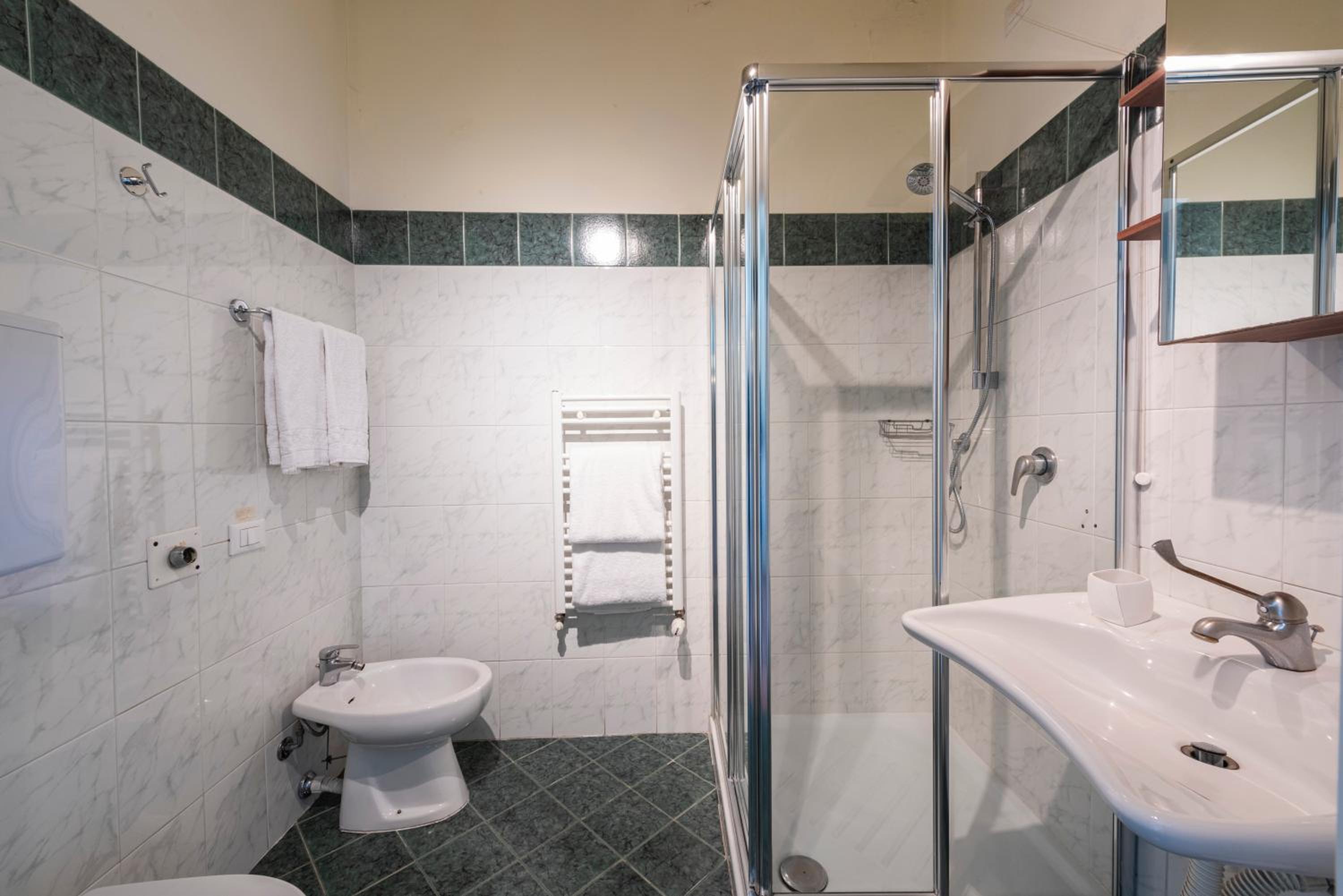Standard Triple Room thumbnail 5
