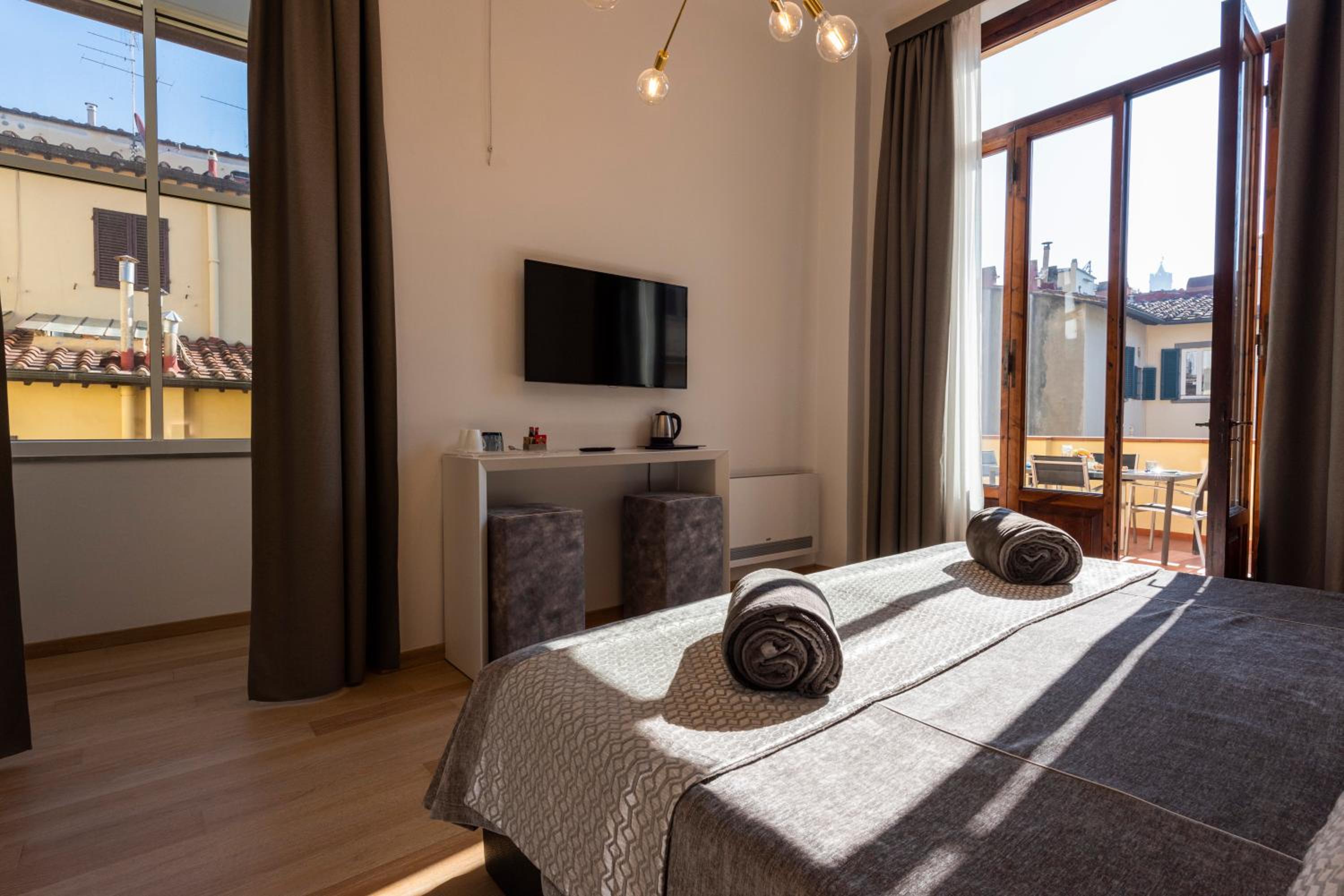 Suite with Terrace thumbnail 5