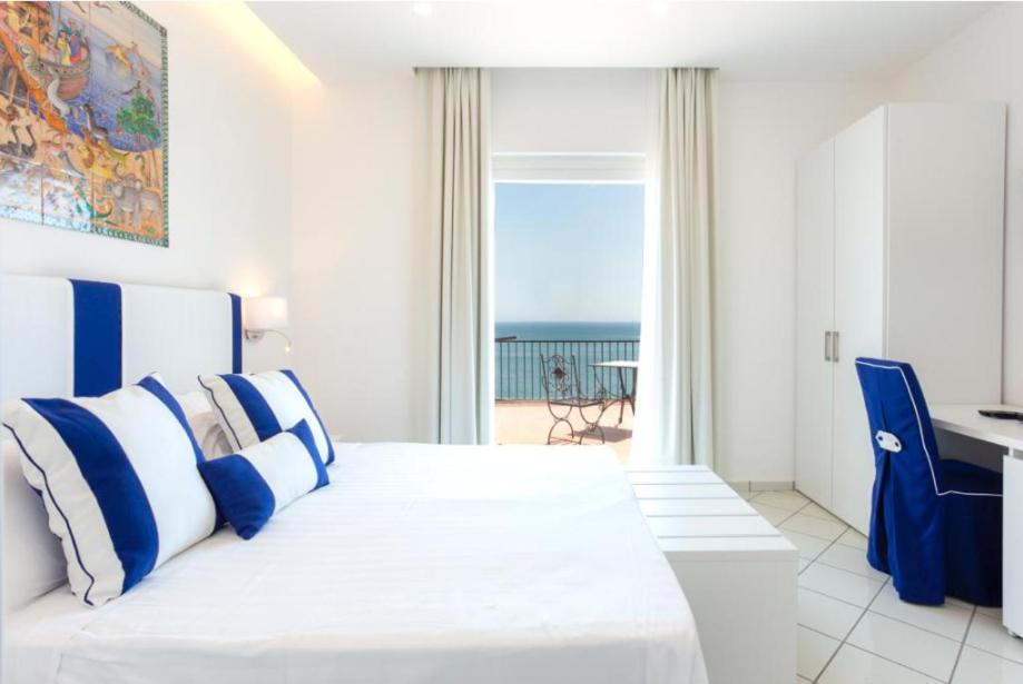 Double Room with Sea View photo 1