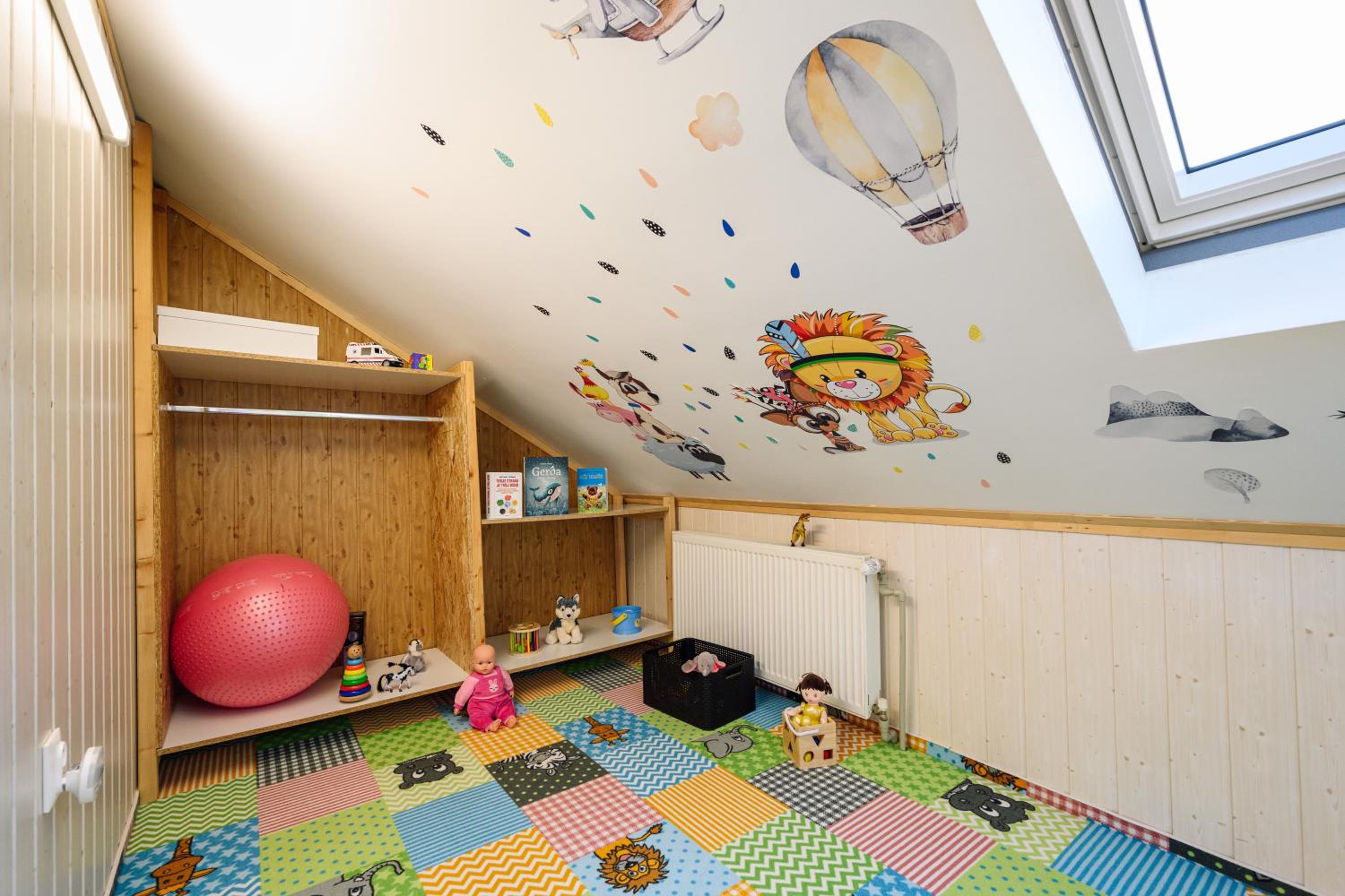 Family Room - Photo 5