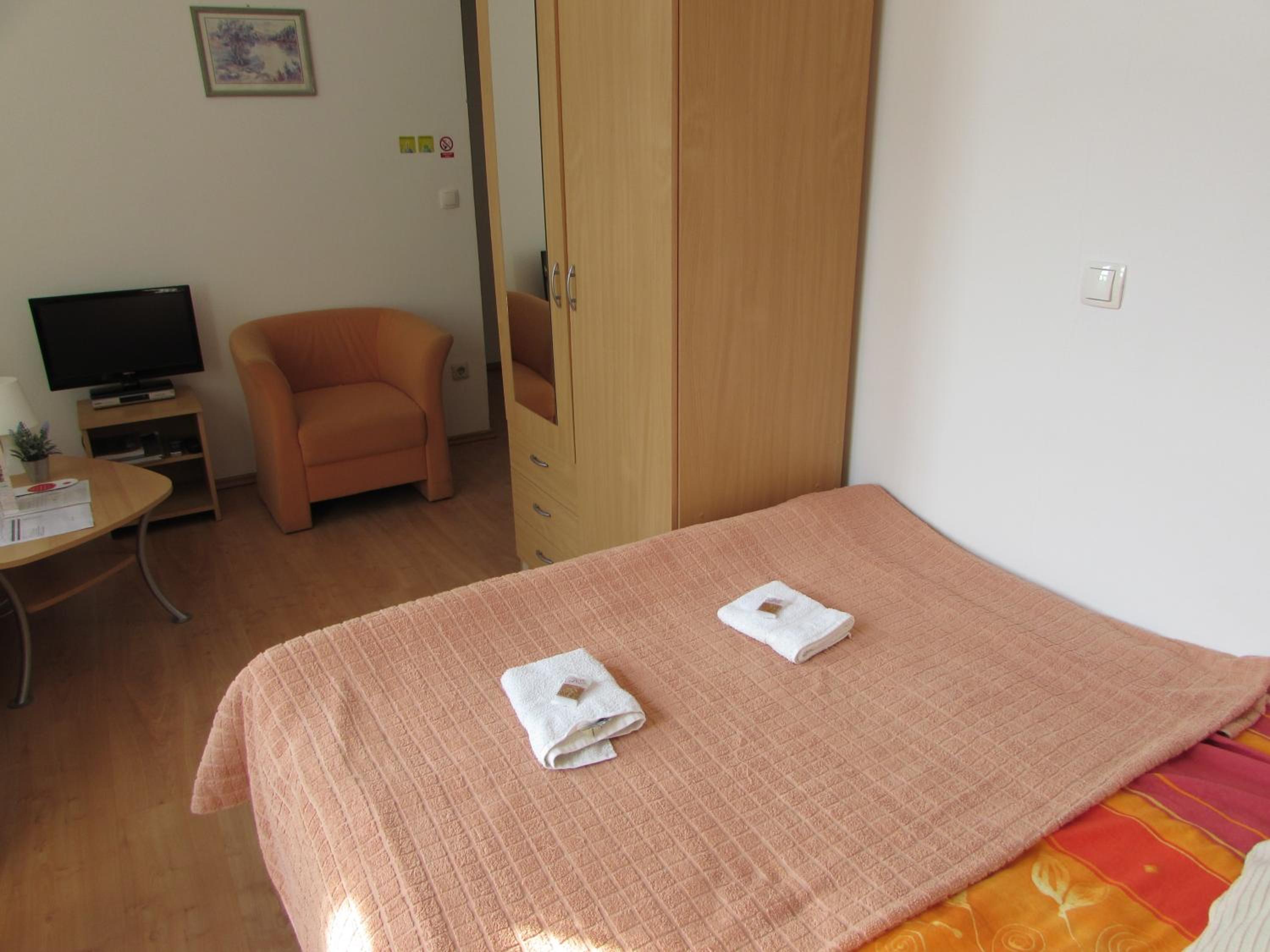 Double Room - Photo 4