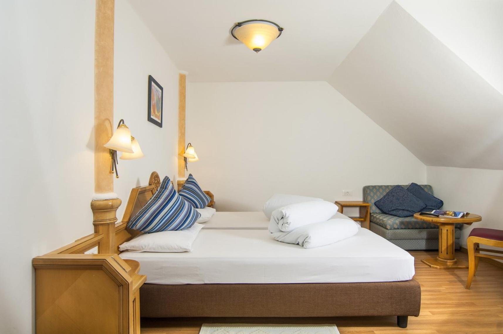 Double or Twin Room - Photo 13