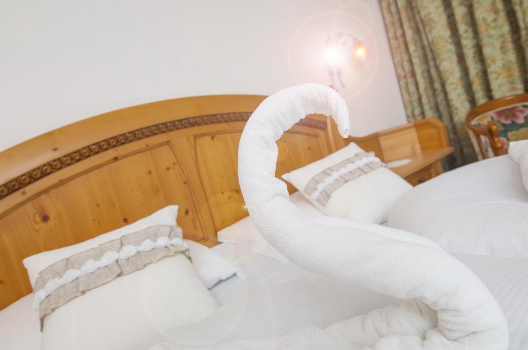 Double or Twin Room - Photo 8