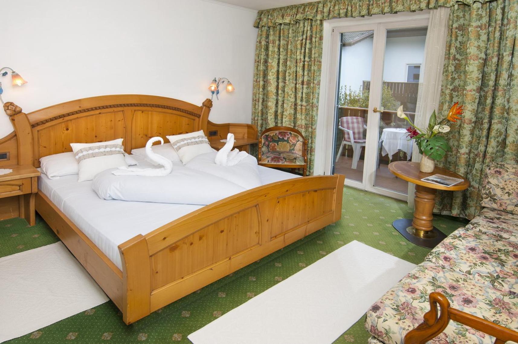 Double or Twin Room - Photo 3