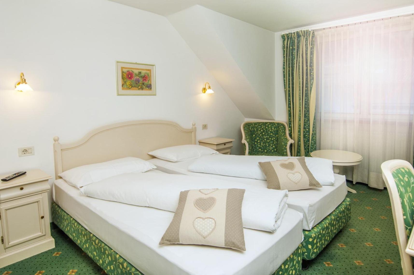Double or Twin Room - Photo 11