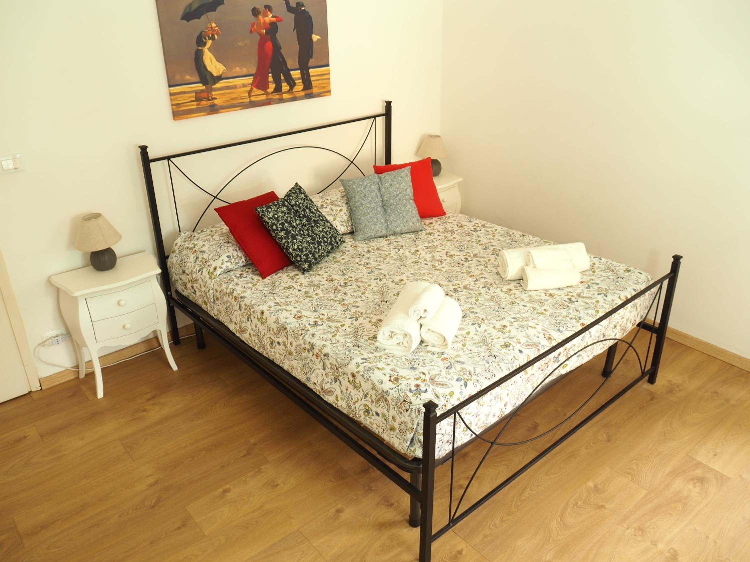 One-Bedroom Apartment photo 1