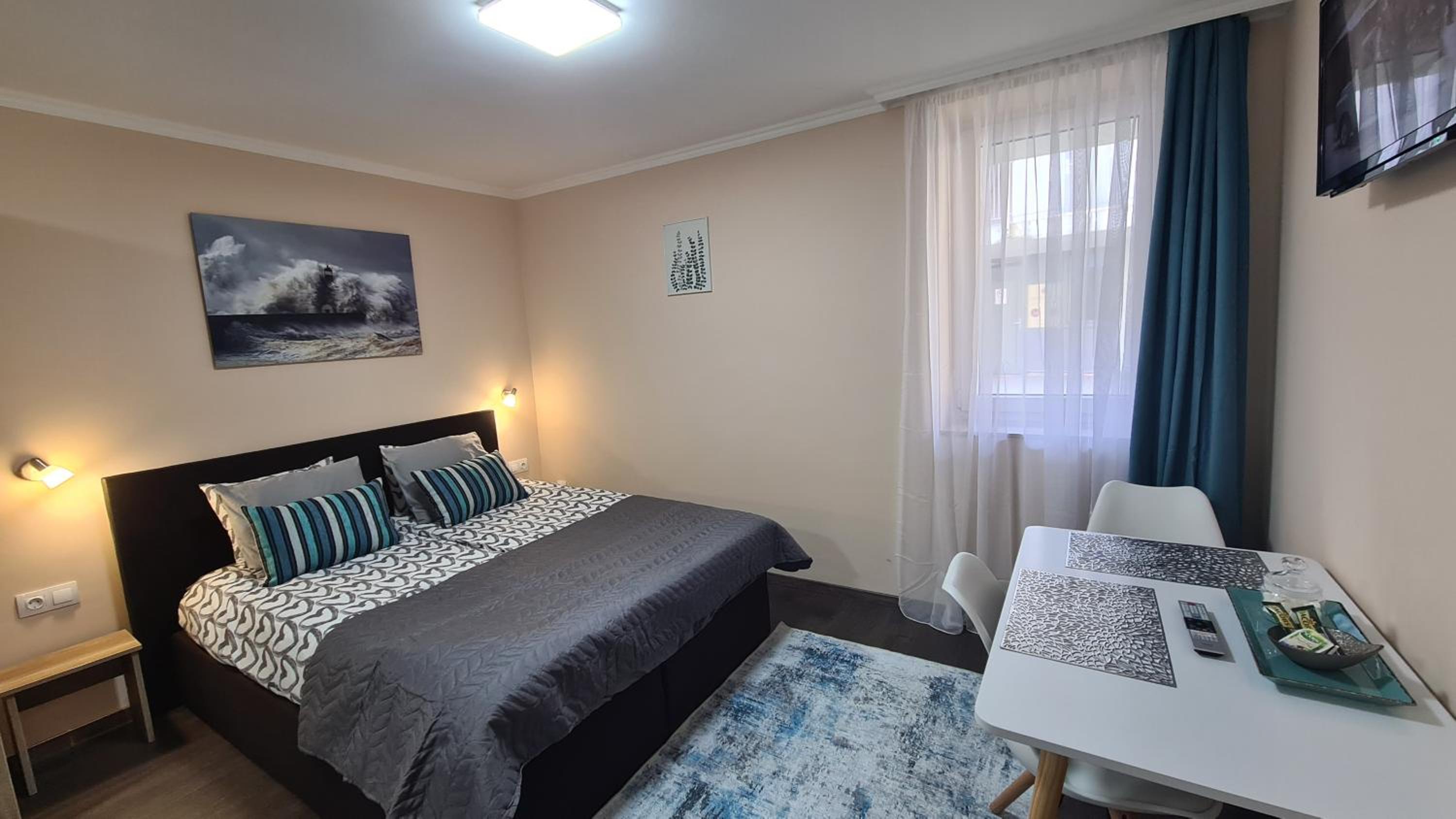 One-Bedroom Apartment photo 1