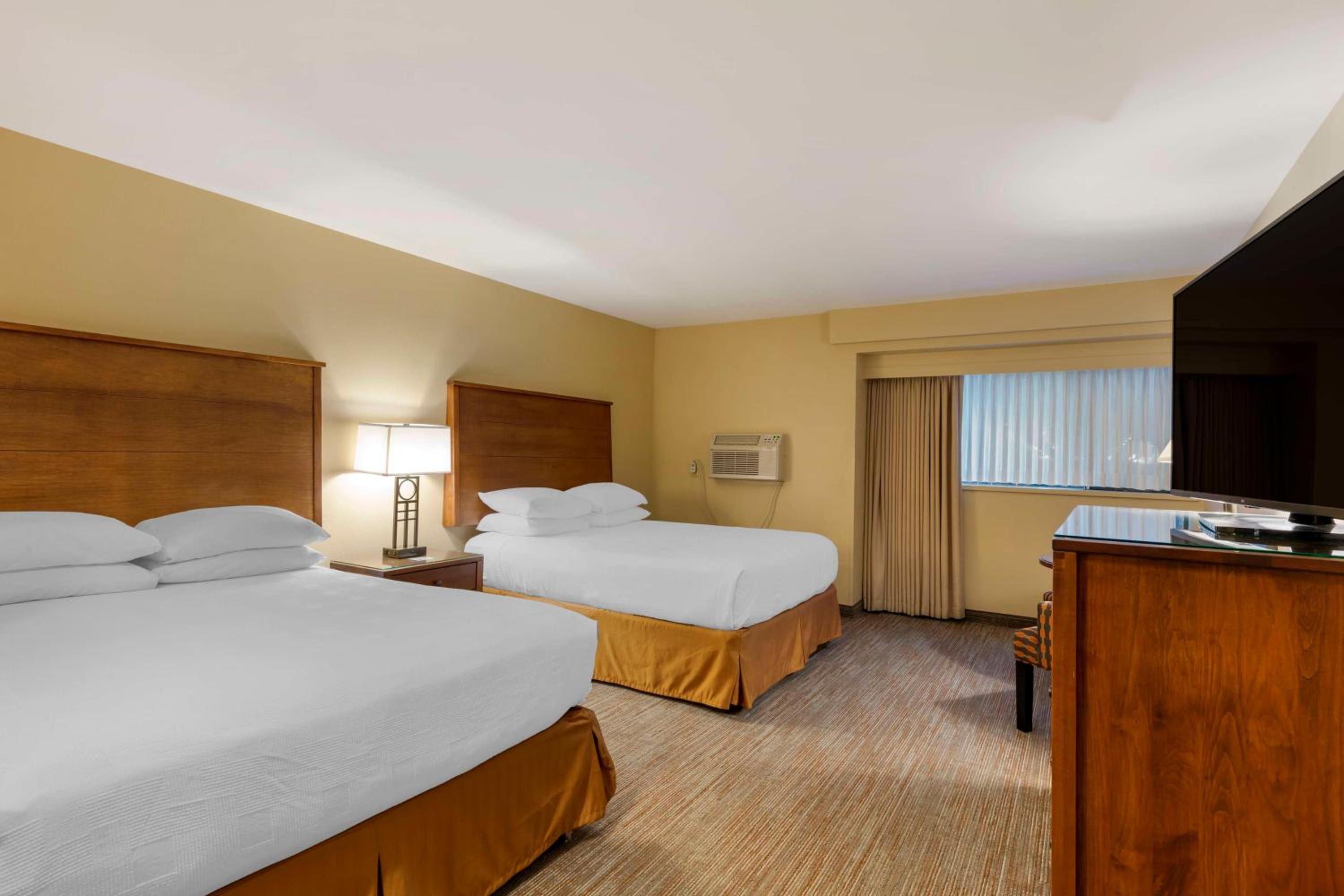 Queen Room with Two Queen Beds and Non-View - No Pets/Disability Access