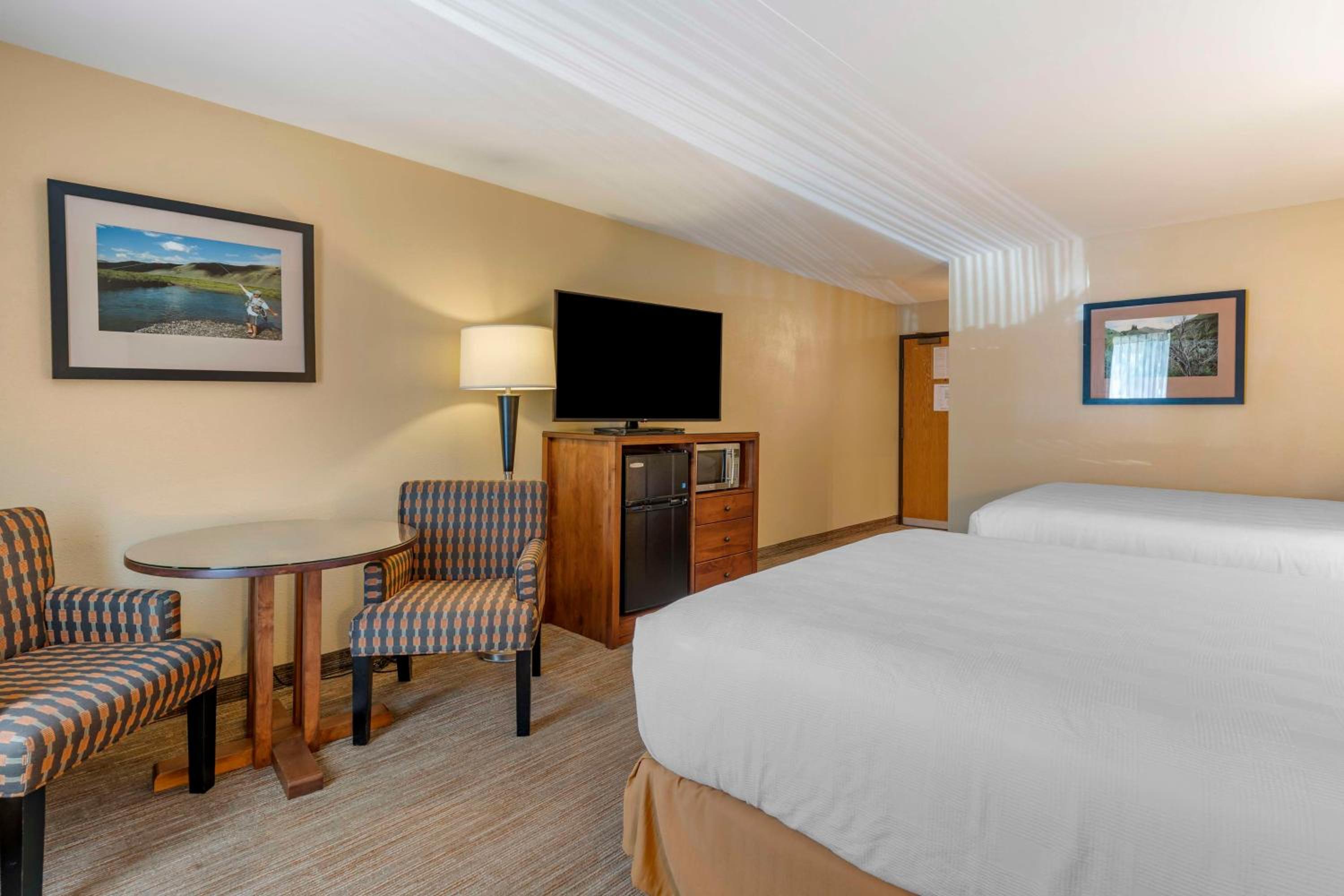 Standard Room with Two Queen Beds - Upper Floor - No Pets
