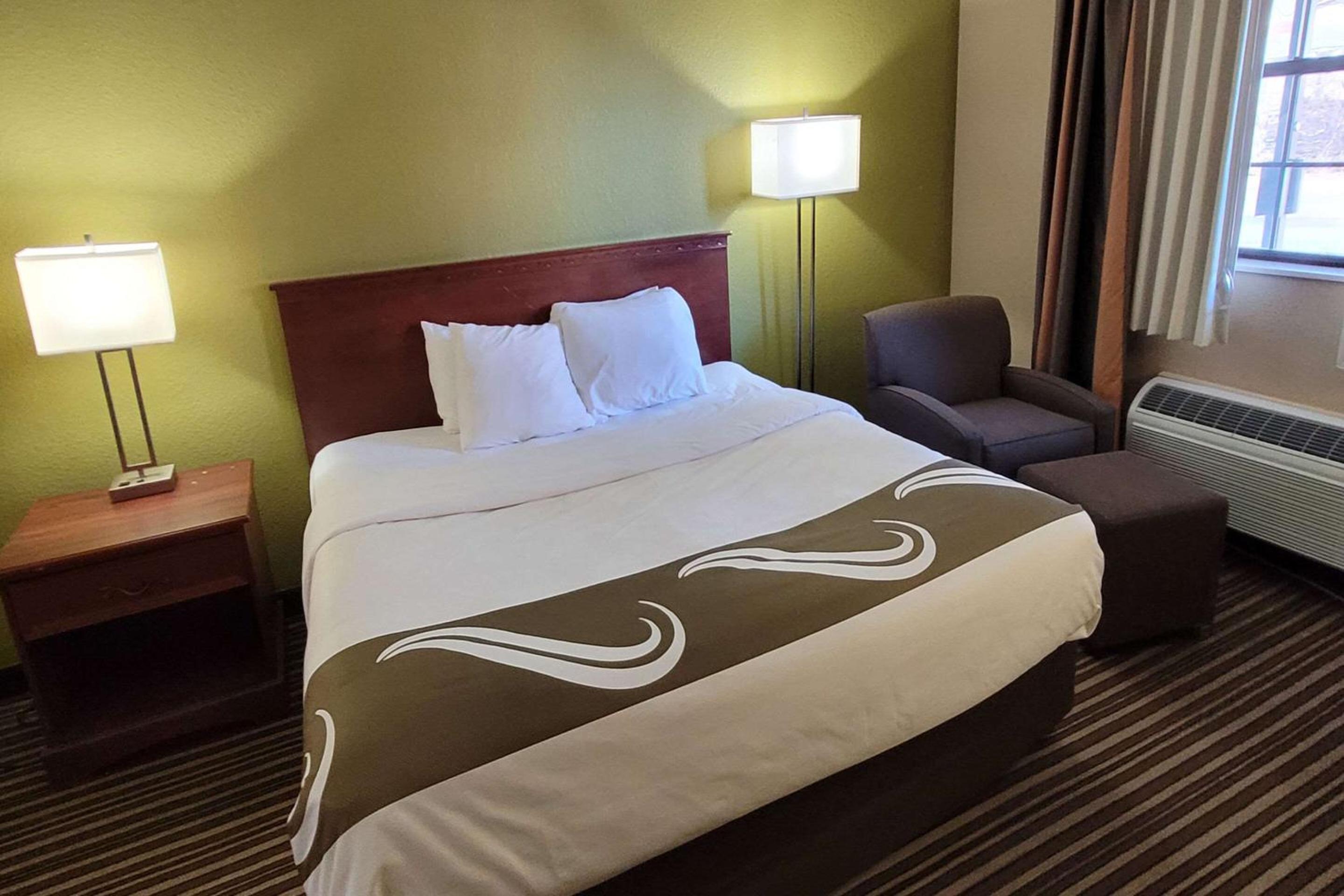 King Room - Accessible/Non-Smoking photo 3