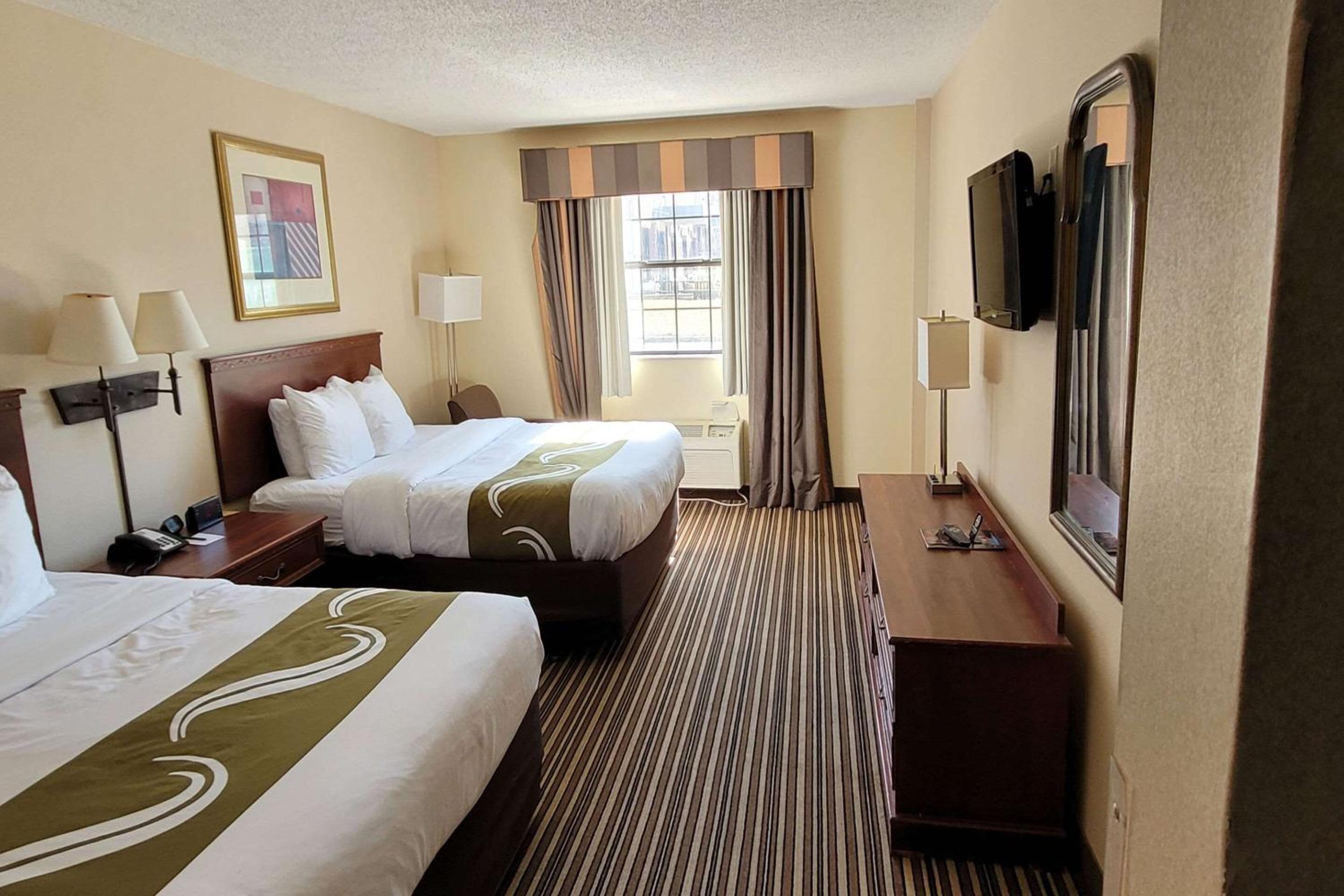 Queen Room with Two Queen Beds and Wet Bar - Non-Smoking photo 1