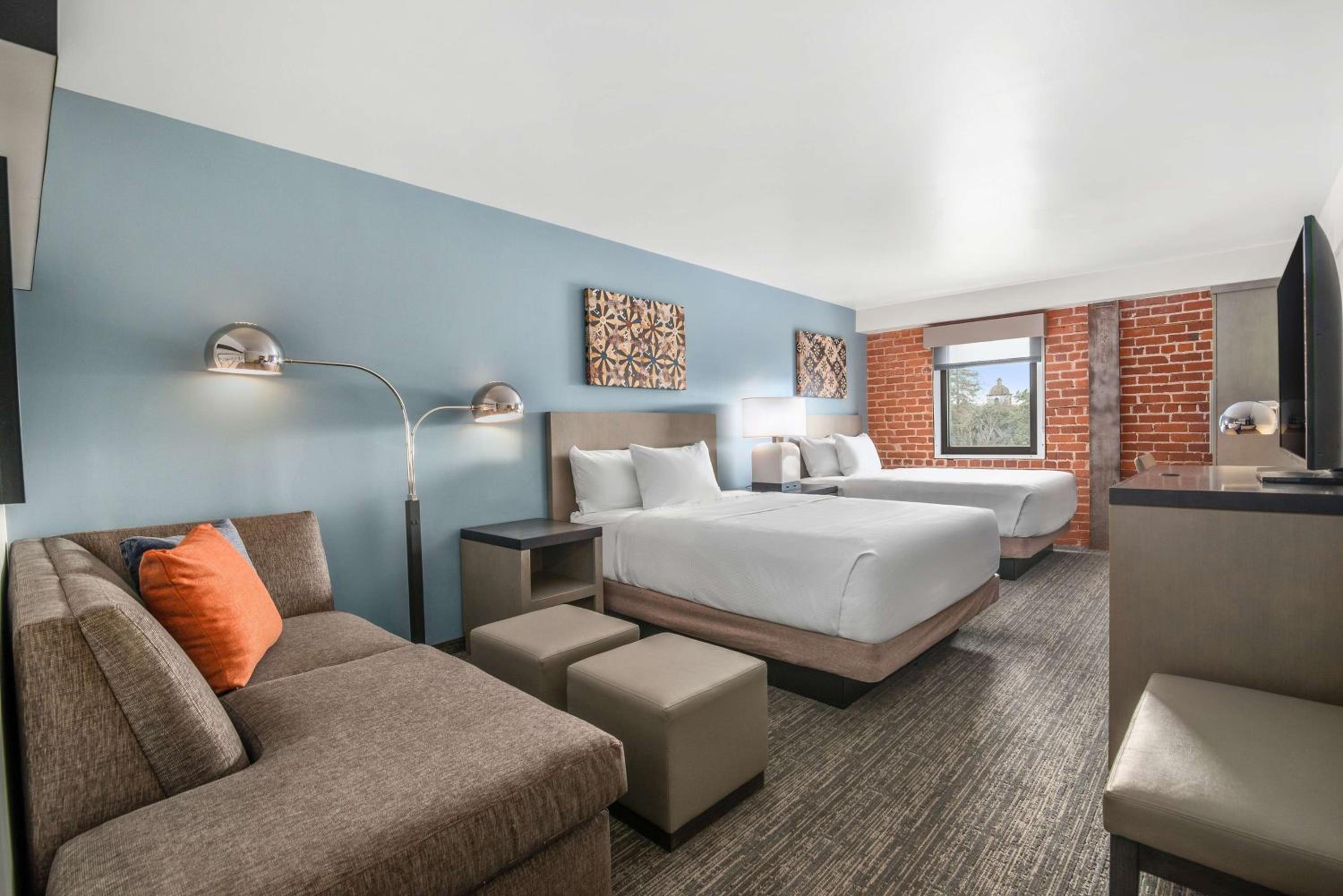 Den Guestroom with Two Queen Beds - Photo 3