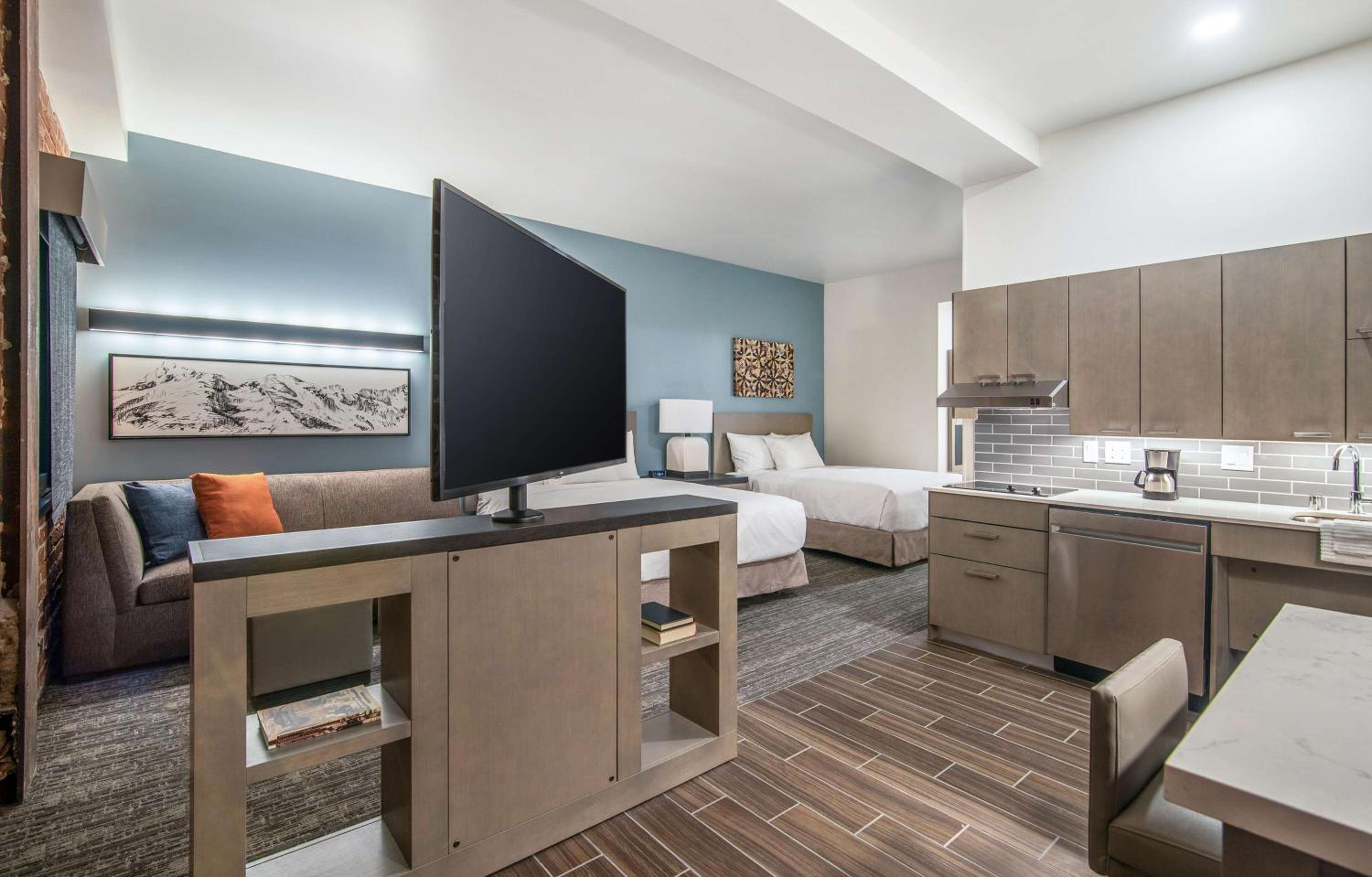 Studio Suite with Two Queen Beds with Sofa Bed, Kitchen and Tub - Disability Access - Photo 1