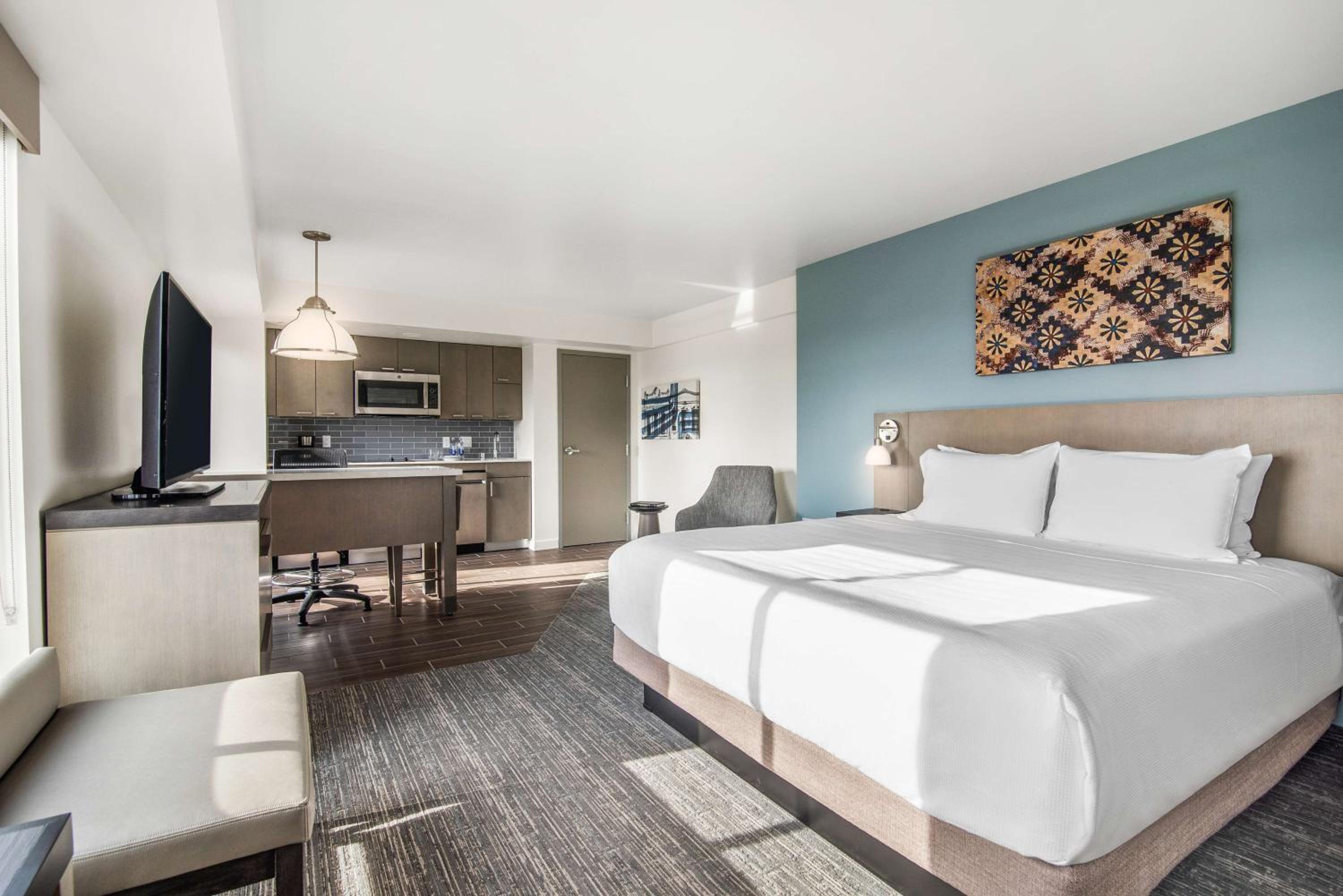 King Studio Suite with Sofa Bed and Kitchen - High Floor - Photo 4