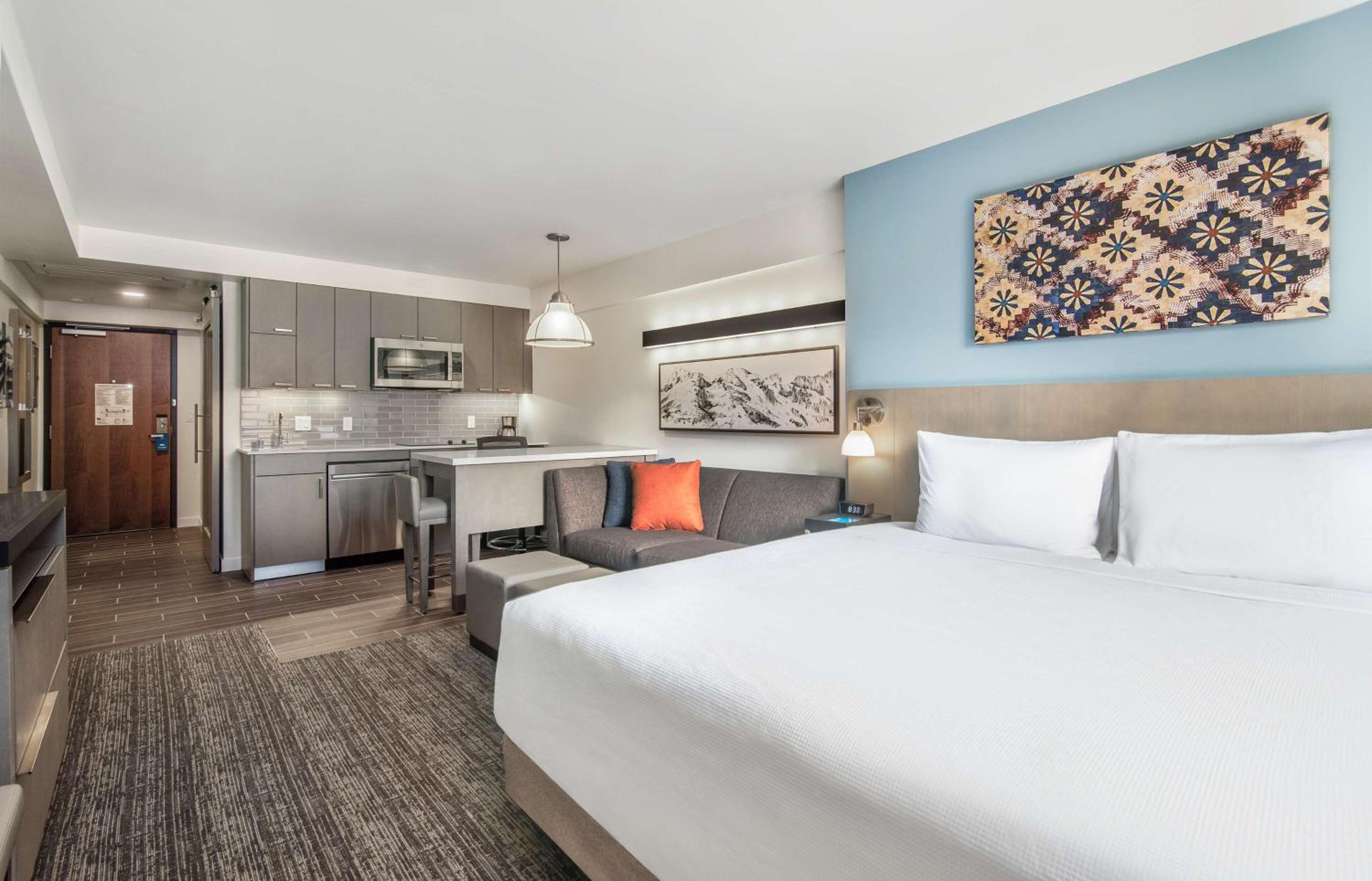 King Studio Suite with Kitchen and Sofa Bed - Photo 2