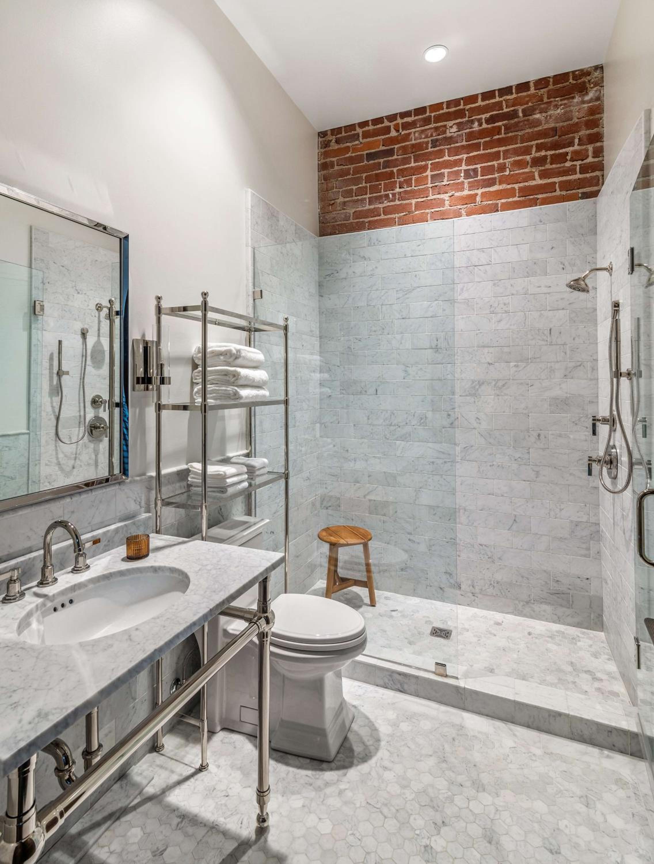 One-Bedroom King Suite with Kitchen photo 2