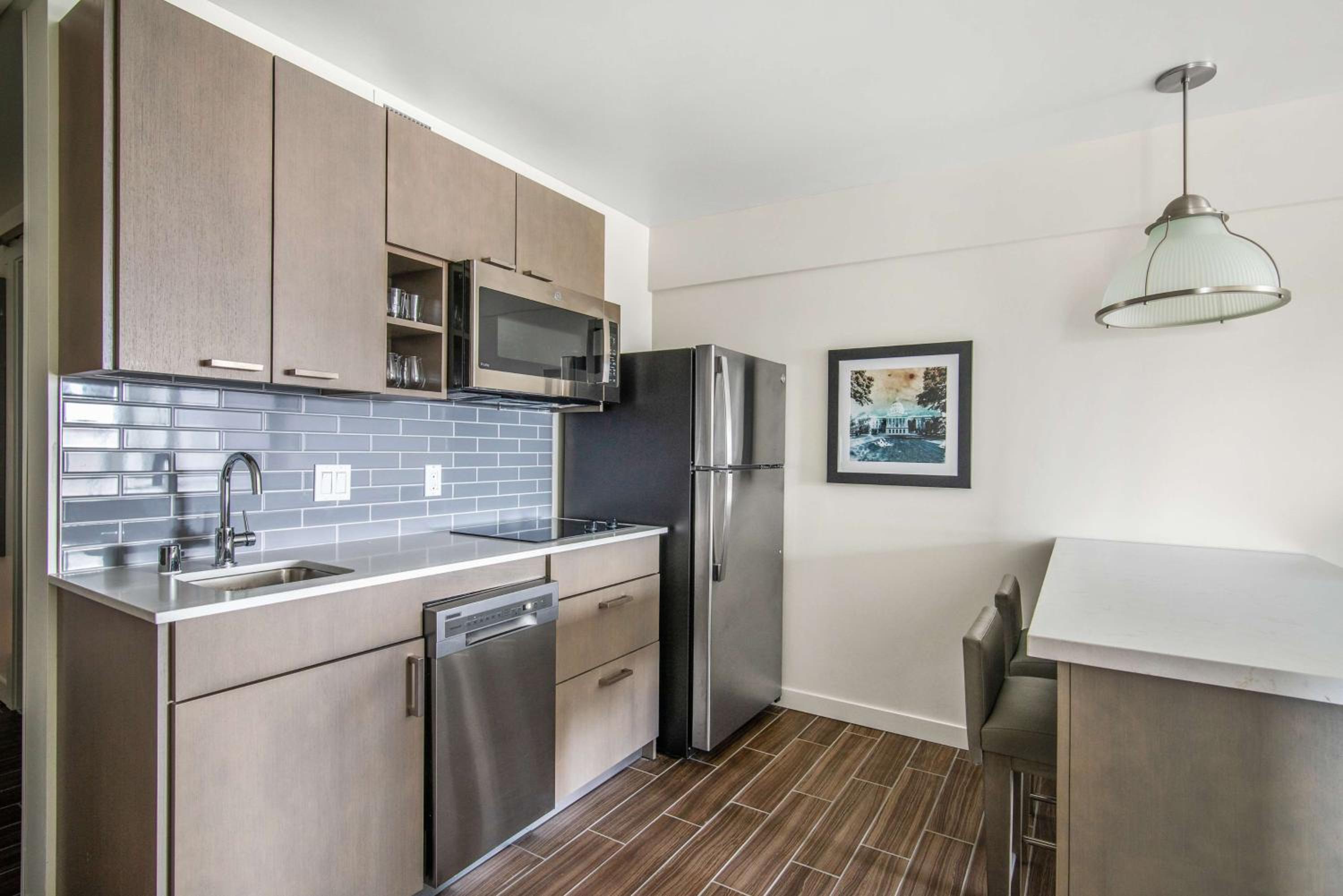 One-Bedroom King Suite with Sofa Bed and Kitchen - Photo 4