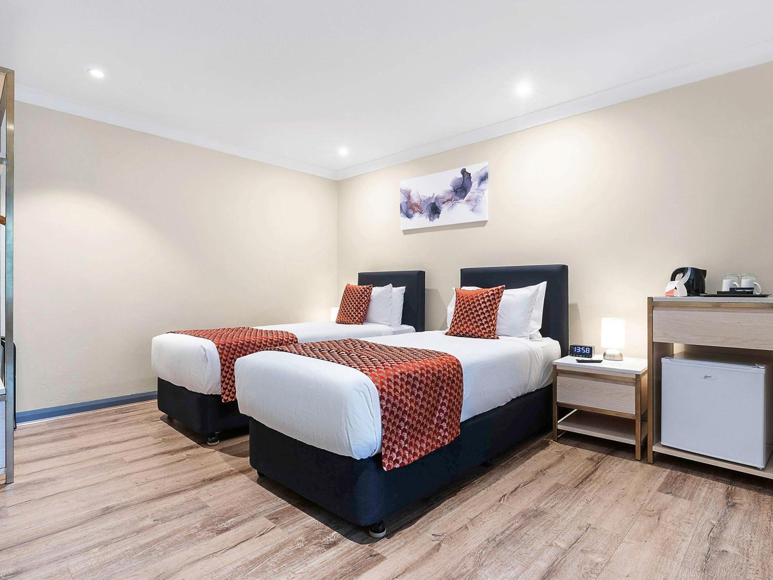 Family Deluxe Room with One King and One Queen Beds - Park View photo 3