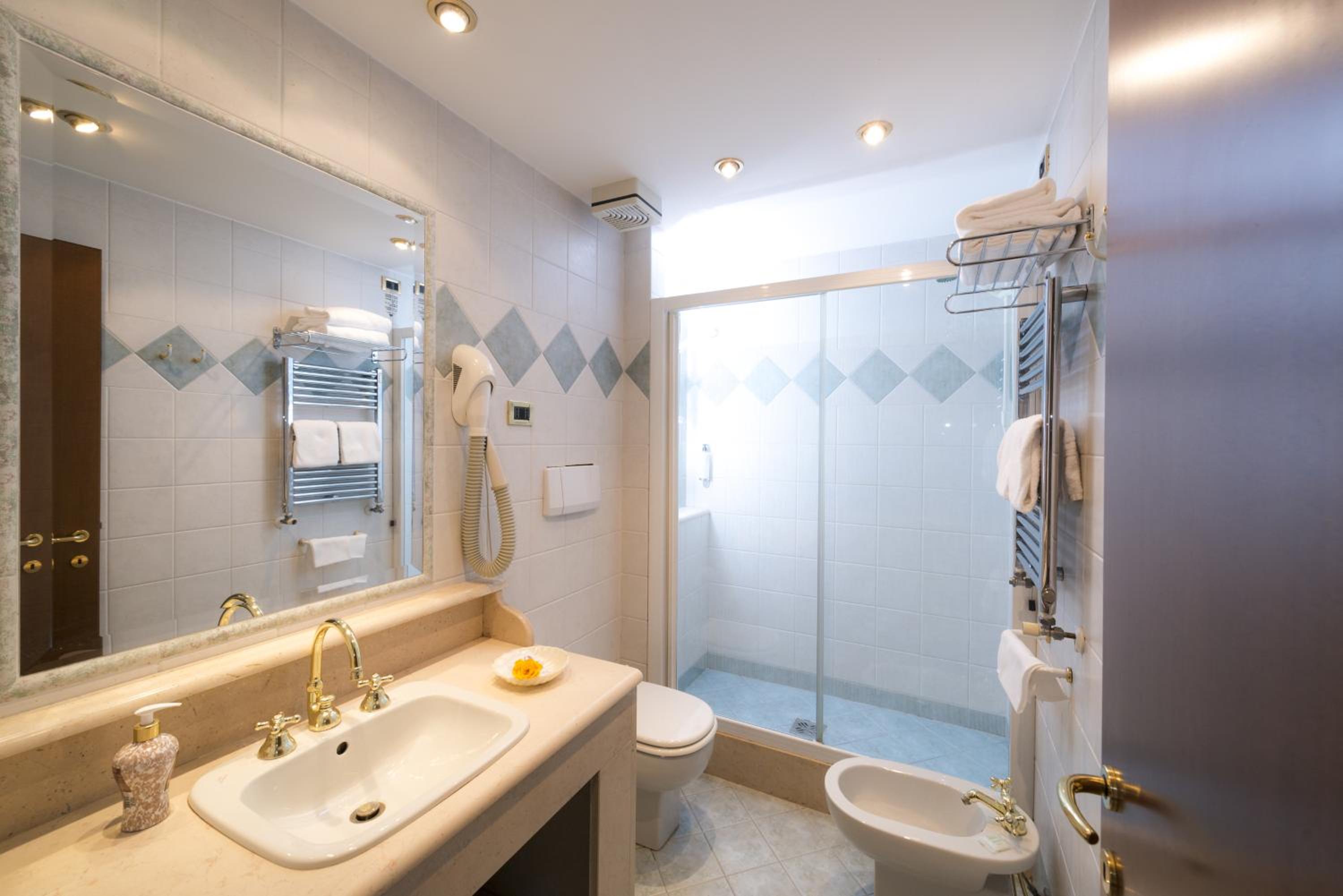 Deluxe Double Room - Photo 7