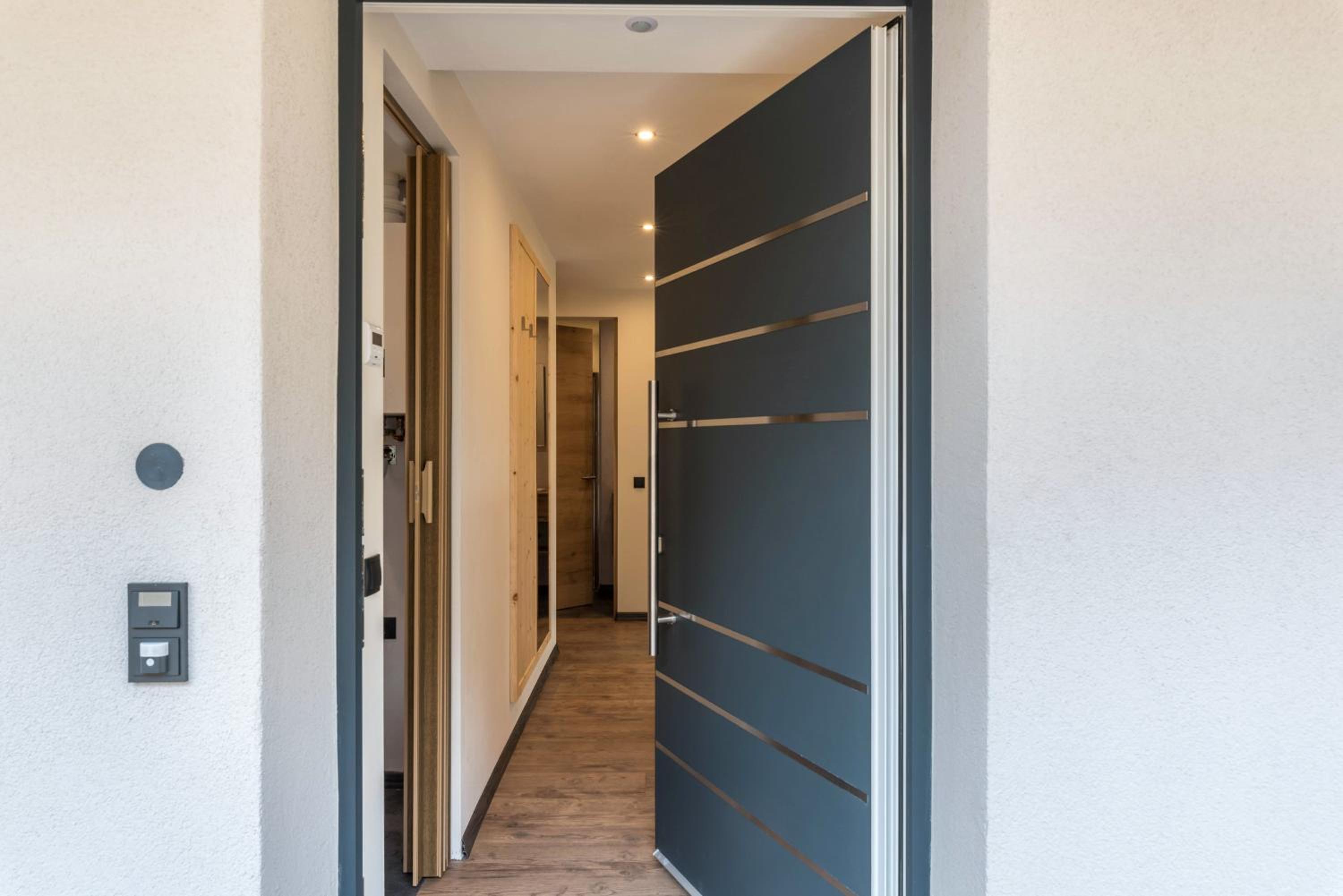 Two-Bedroom Deluxe Apartment with Garden View photo 2