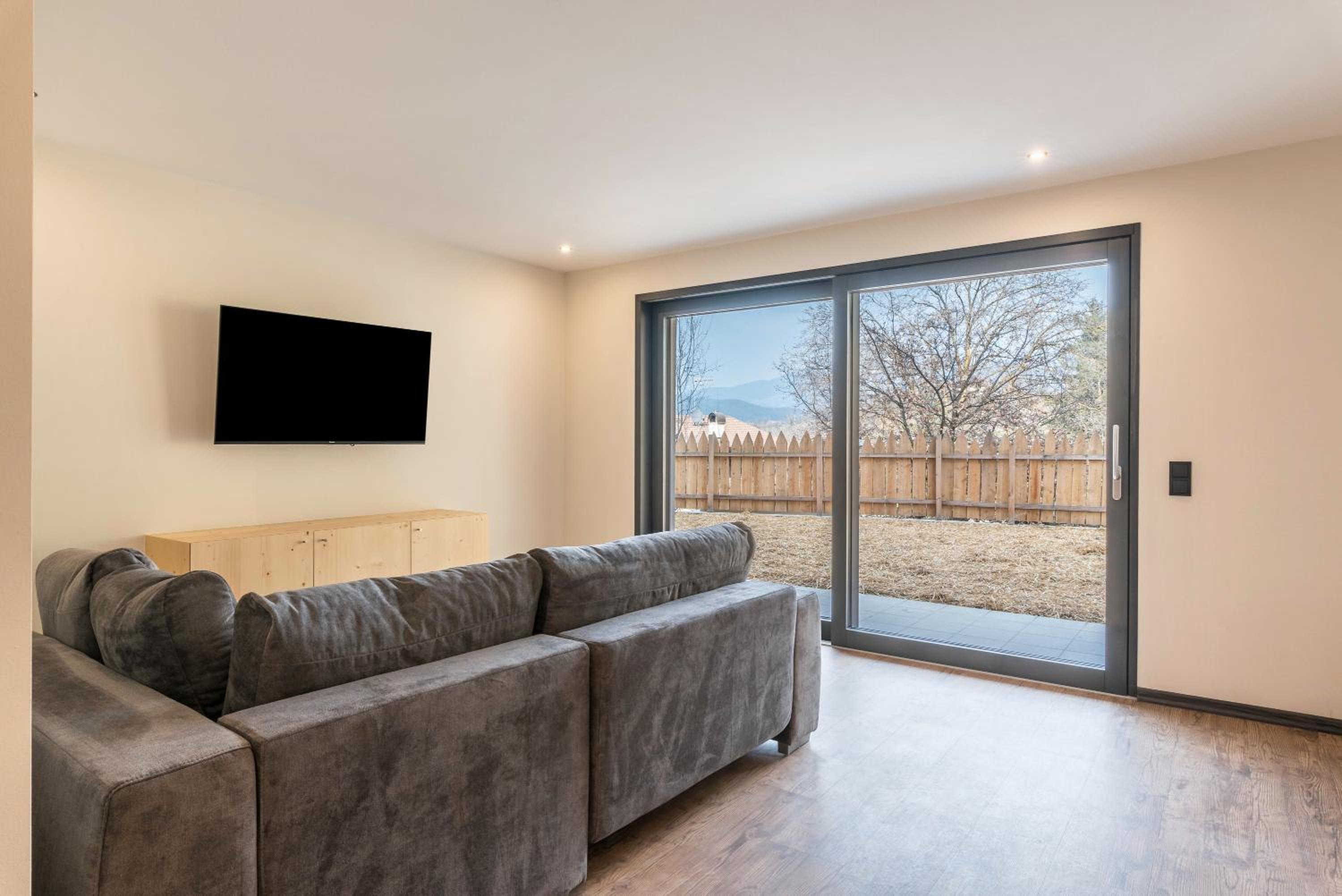 Two-Bedroom Deluxe Apartment with Garden View photo 1