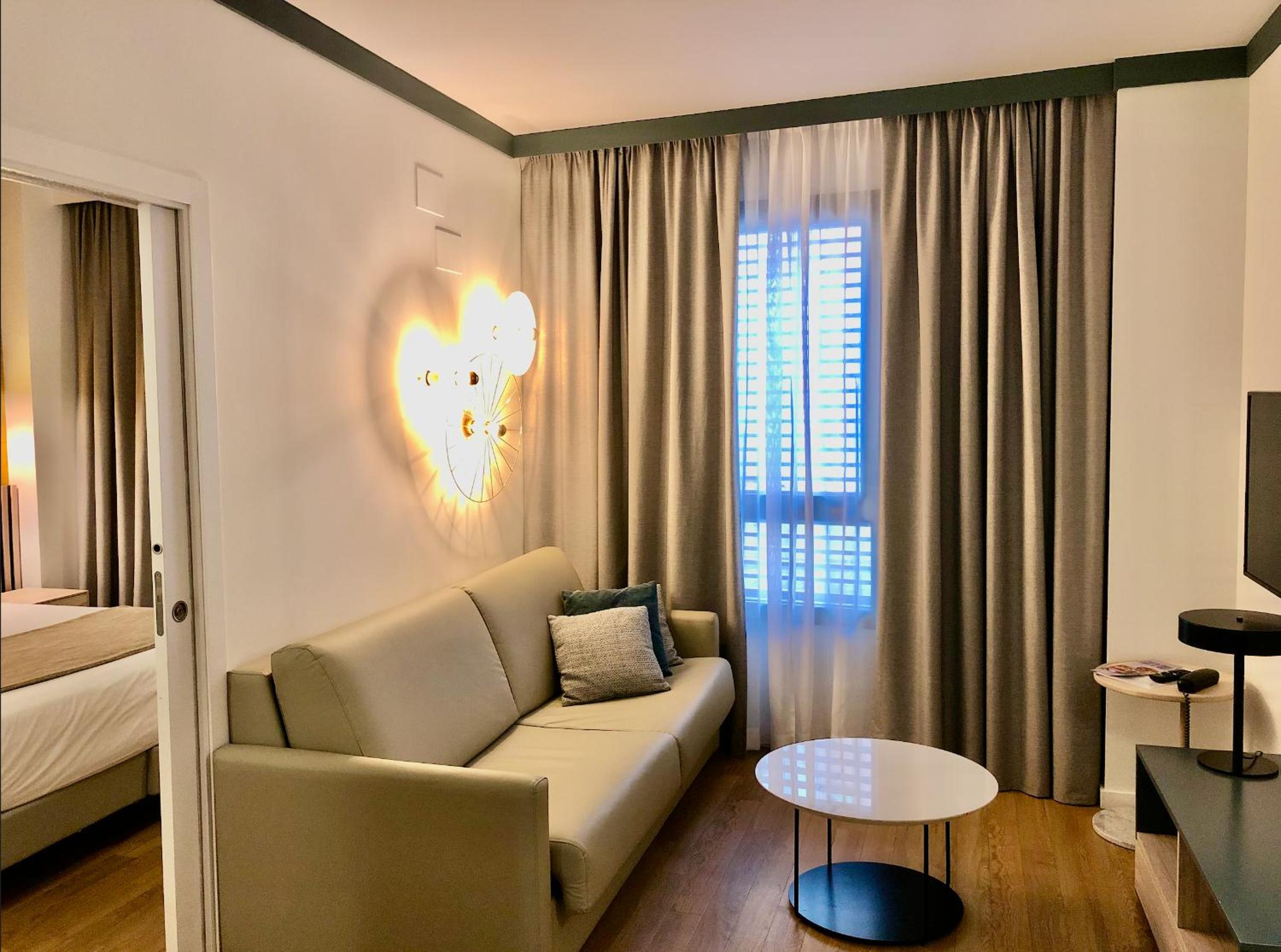 Deluxe One-Bedroom Apartment - Ground Floor - Photo 1